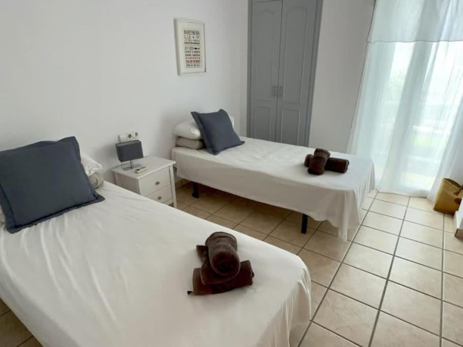 Three bedroom villa with private pool in Golfers Paradise