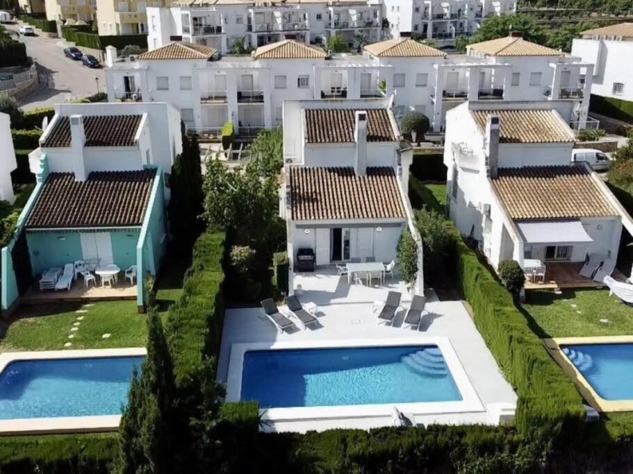 Three bedroom villa with private pool in Golfers Paradise