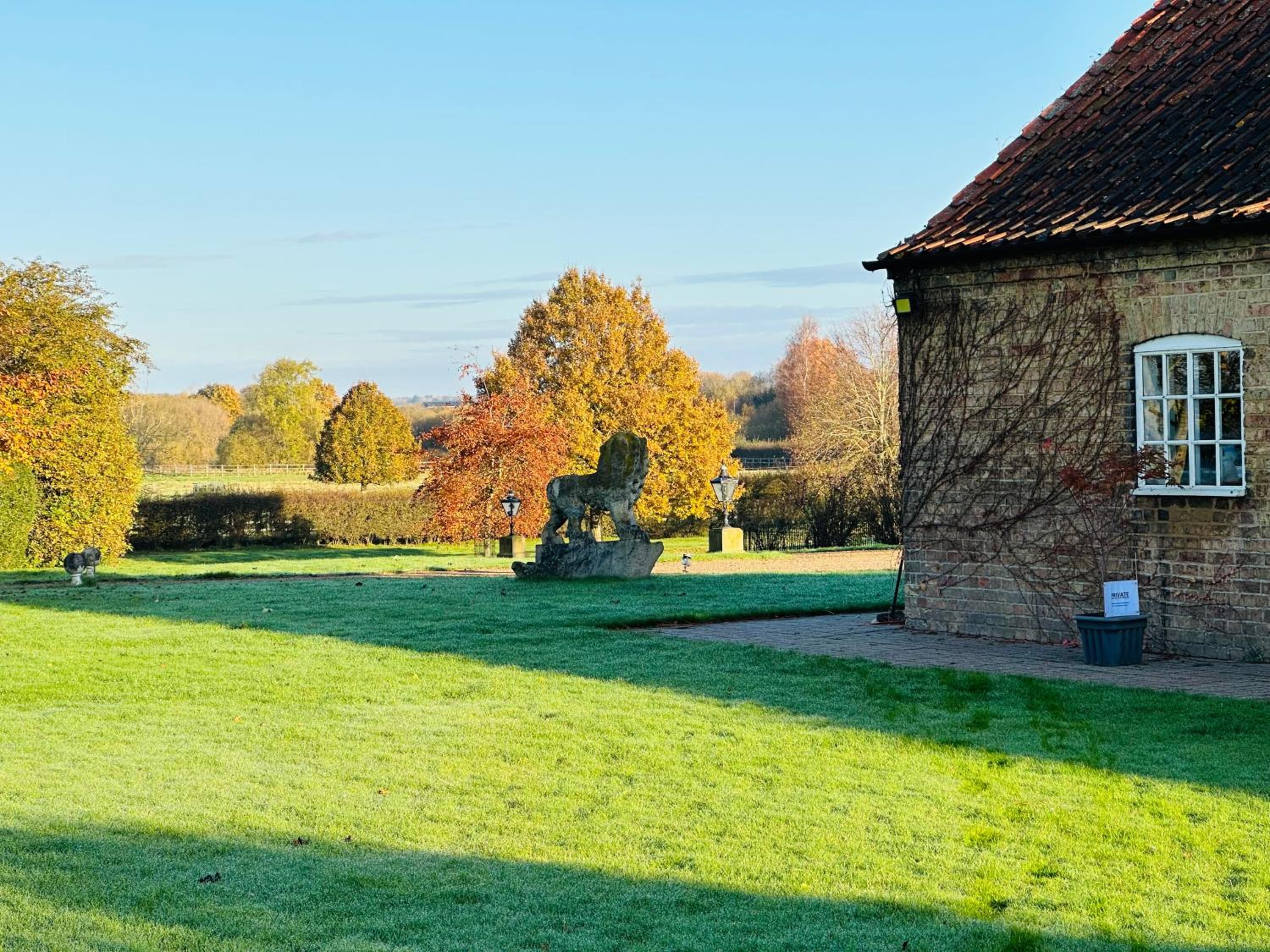 Charming Hen Cottage Countryside Retreat Lincoln view 2