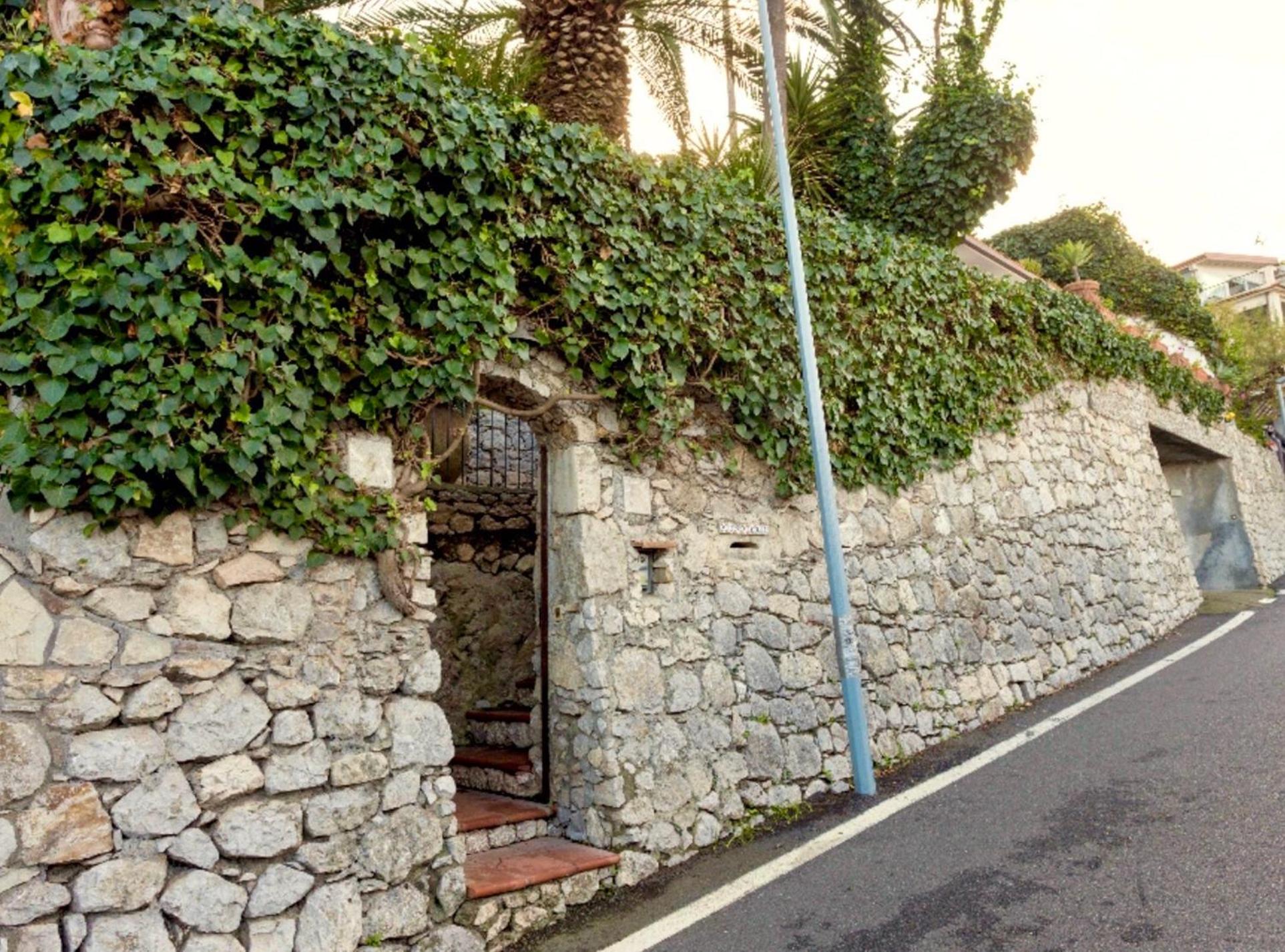 Hotel VILLA LOU TAORMINA Exclusive Use of Pool - Image 1