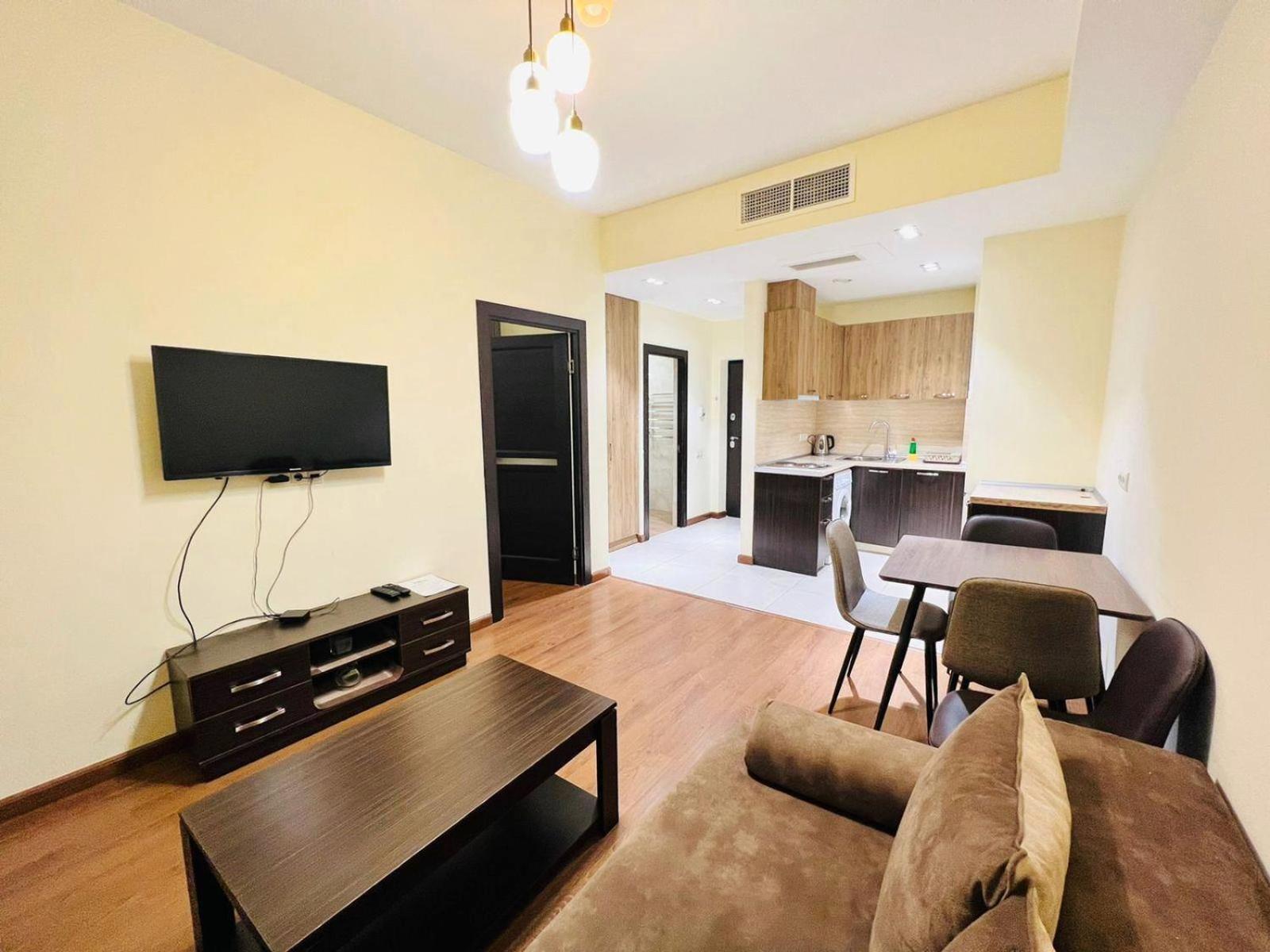Deluxe Modern 1 bedroom Apartment + Balcony, By Republic Square, Middle of City Center