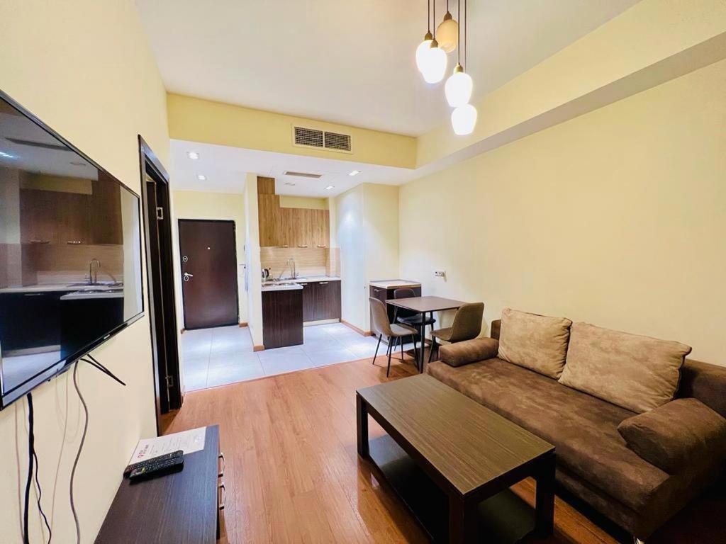 Deluxe Modern 1 bedroom Apartment + Balcony, By Republic Square, Middle of City Center
