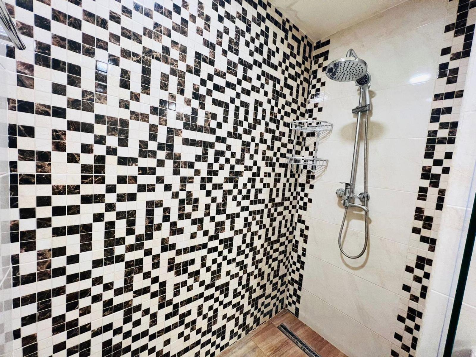 Deluxe Modern 1 bedroom Apartment + Balcony, By Republic Square, Middle of City Center