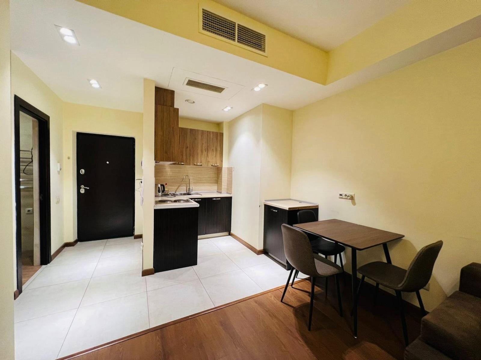 Deluxe Modern 1 bedroom Apartment + Balcony, By Republic Square, Middle of City Center