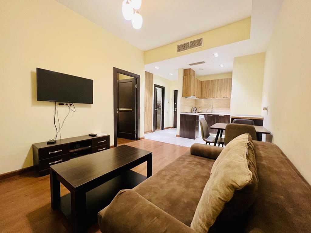 Deluxe Modern 1 bedroom Apartment + Balcony, By Republic Square, Middle of City Center
