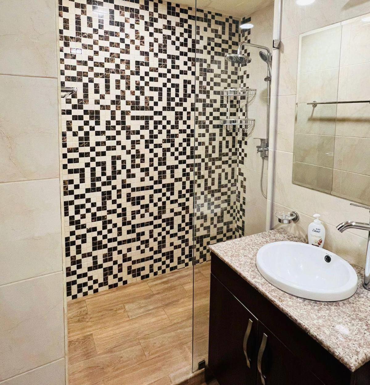 Deluxe Modern 1 bedroom Apartment + Balcony, By Republic Square, Middle of City Center