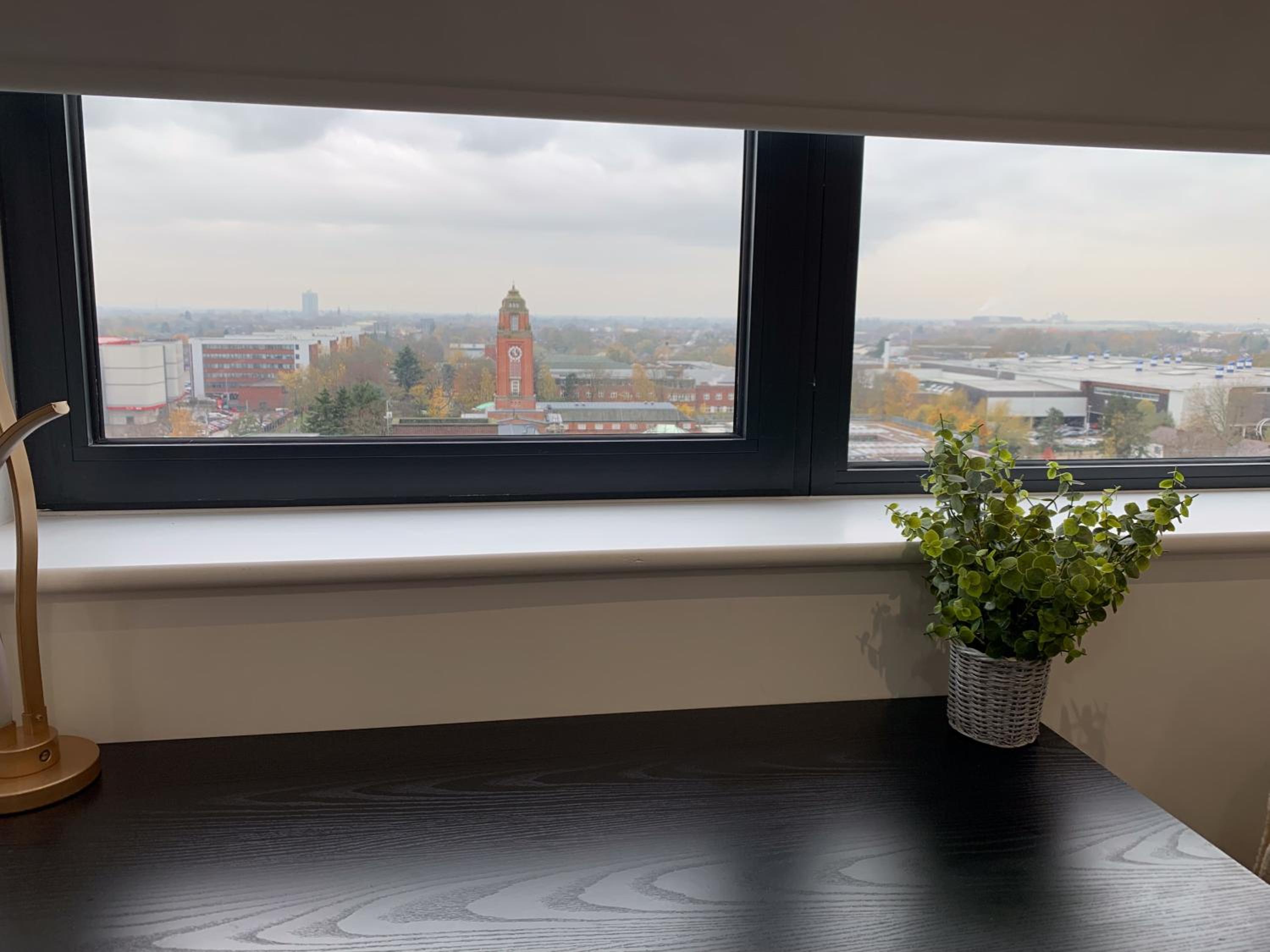 Stylish Studio Apt overlooking Old Trafford photo 3