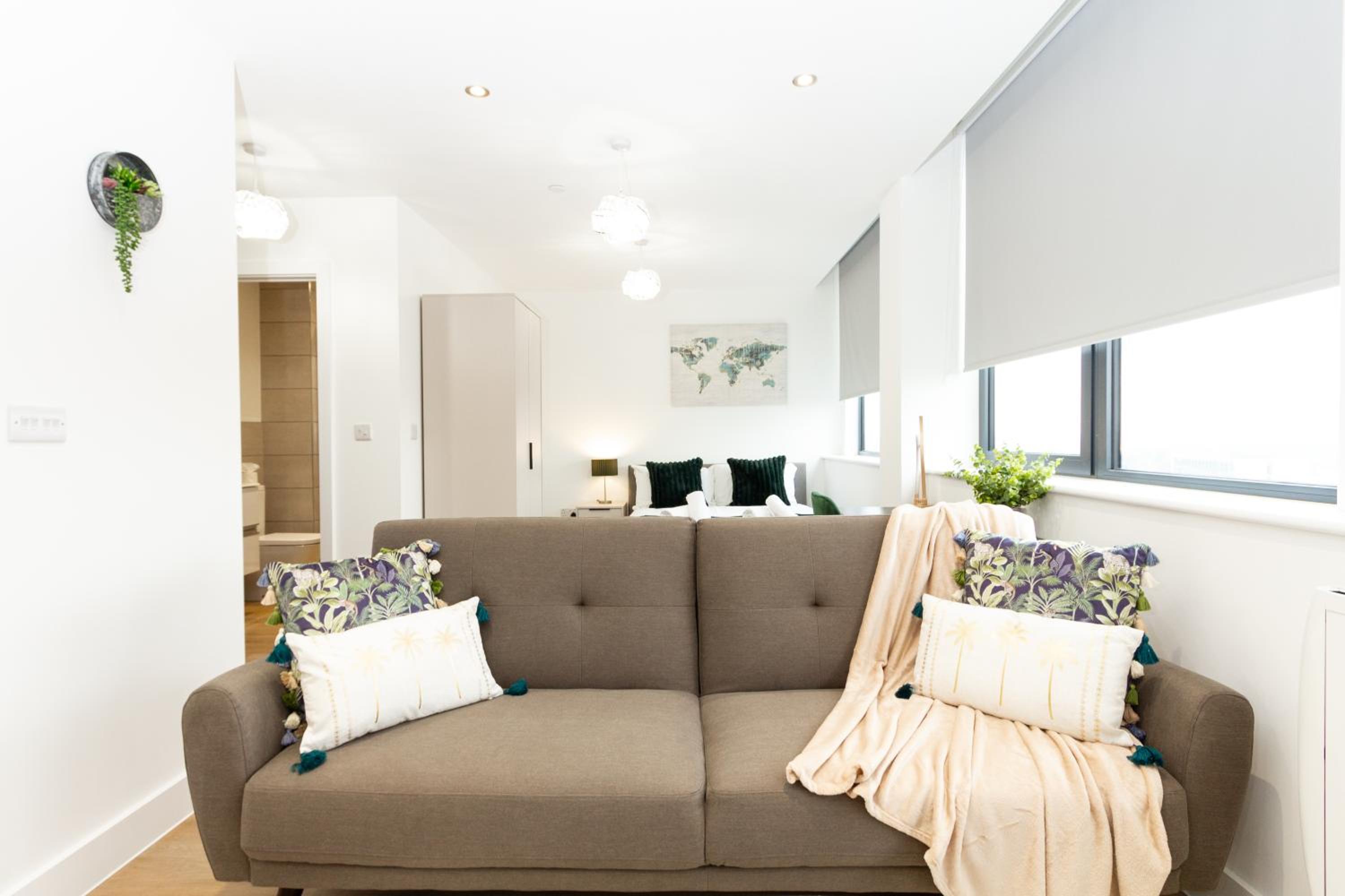 Stylish Studio Apt overlooking Old Trafford photo 2