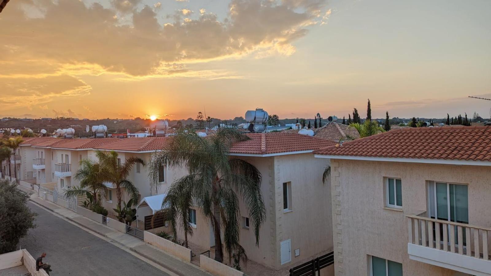 Luxury 2-Bedroom Apt. with Seaview