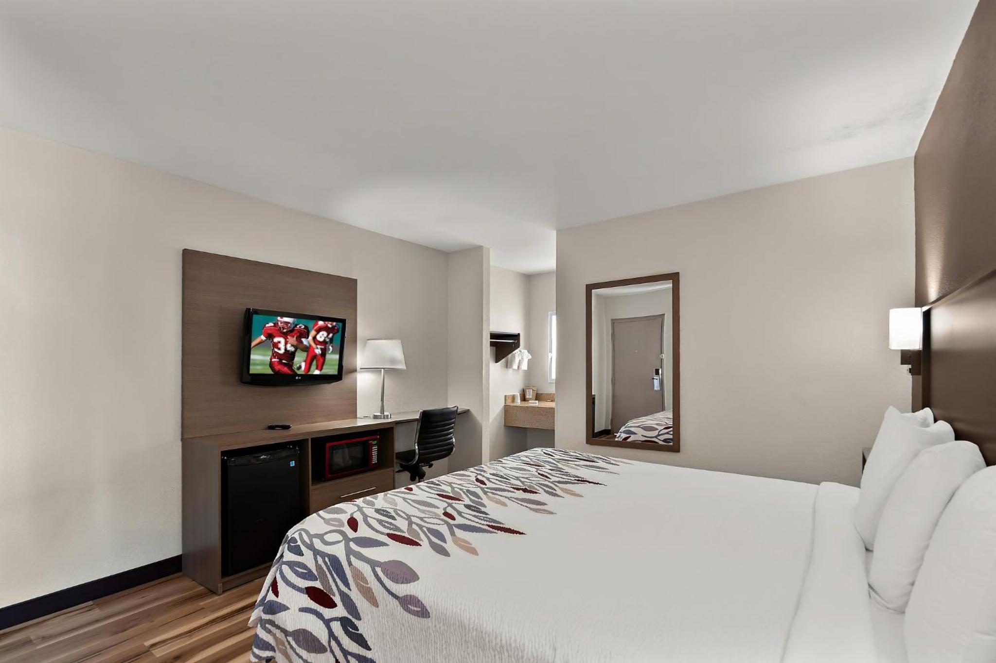 Winchester Vacations - Red Roof Inn Winchester, VA - Property Image 1