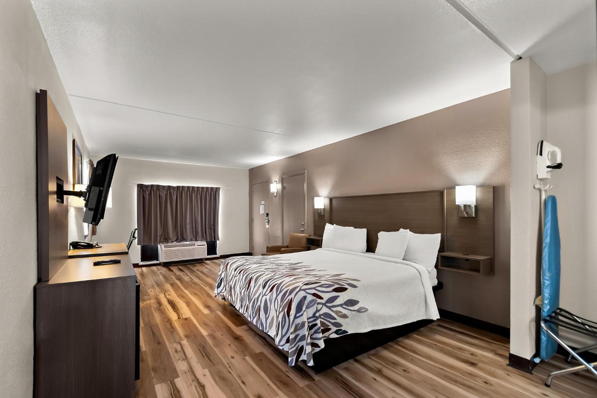 Winchester Vacations - Red Roof Inn Winchester, VA - Property Image 14