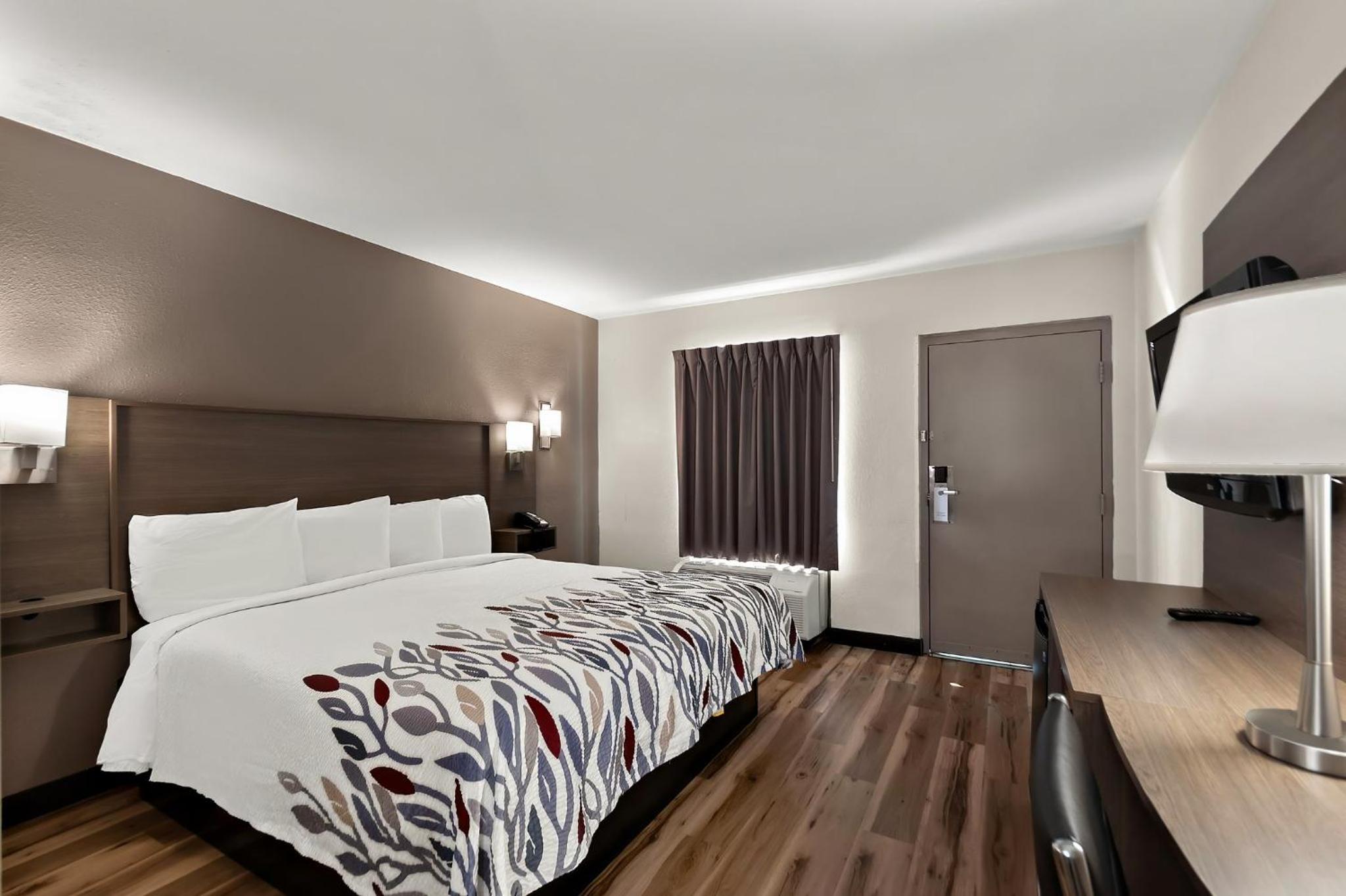 Winchester Vacations - Red Roof Inn Winchester, VA - Property Image 8