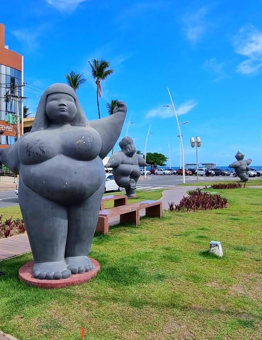 Lindo e Econômico, 2min da praia, perto Farol da Barra