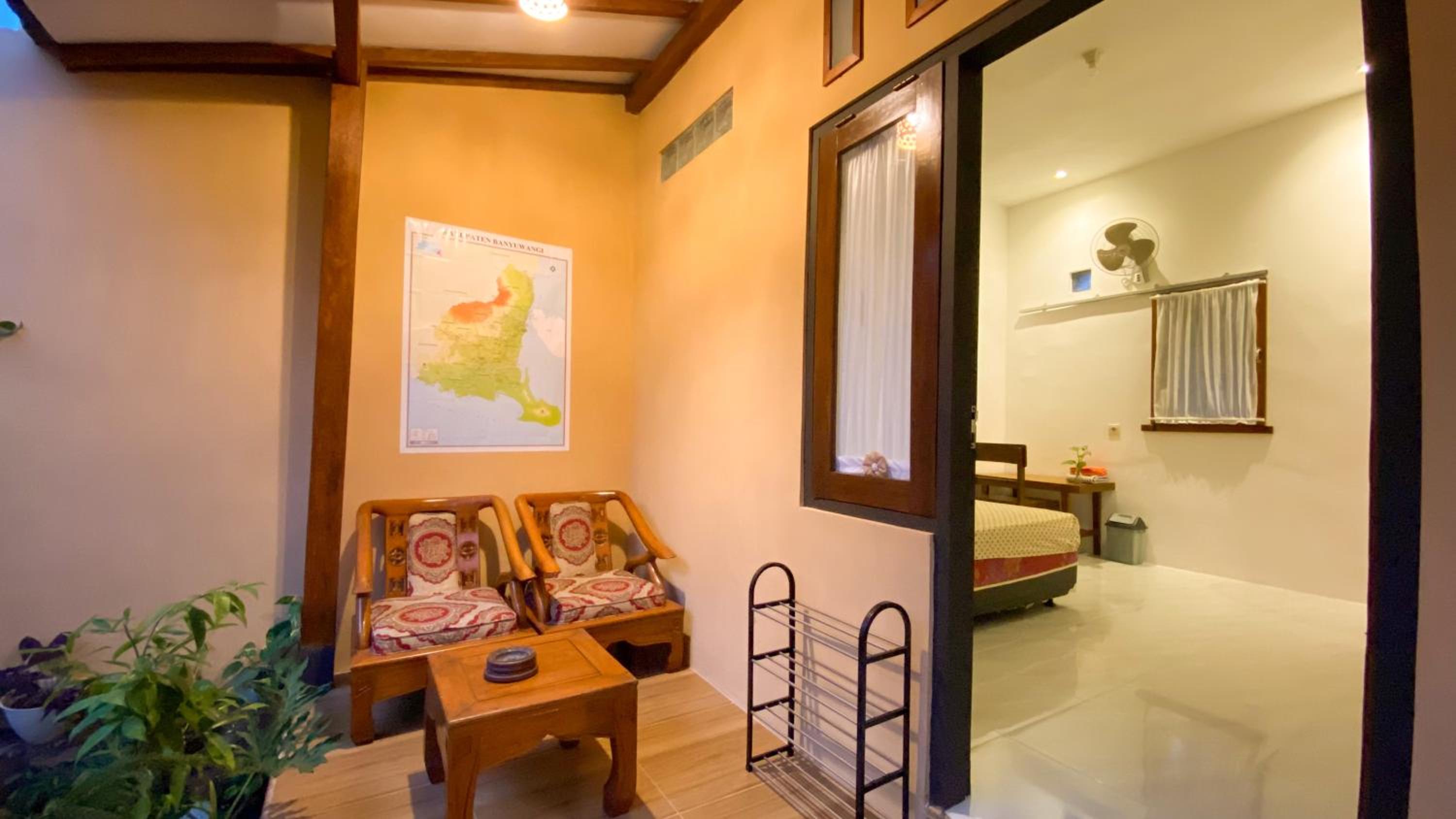Nitha Homestay Near Train Station