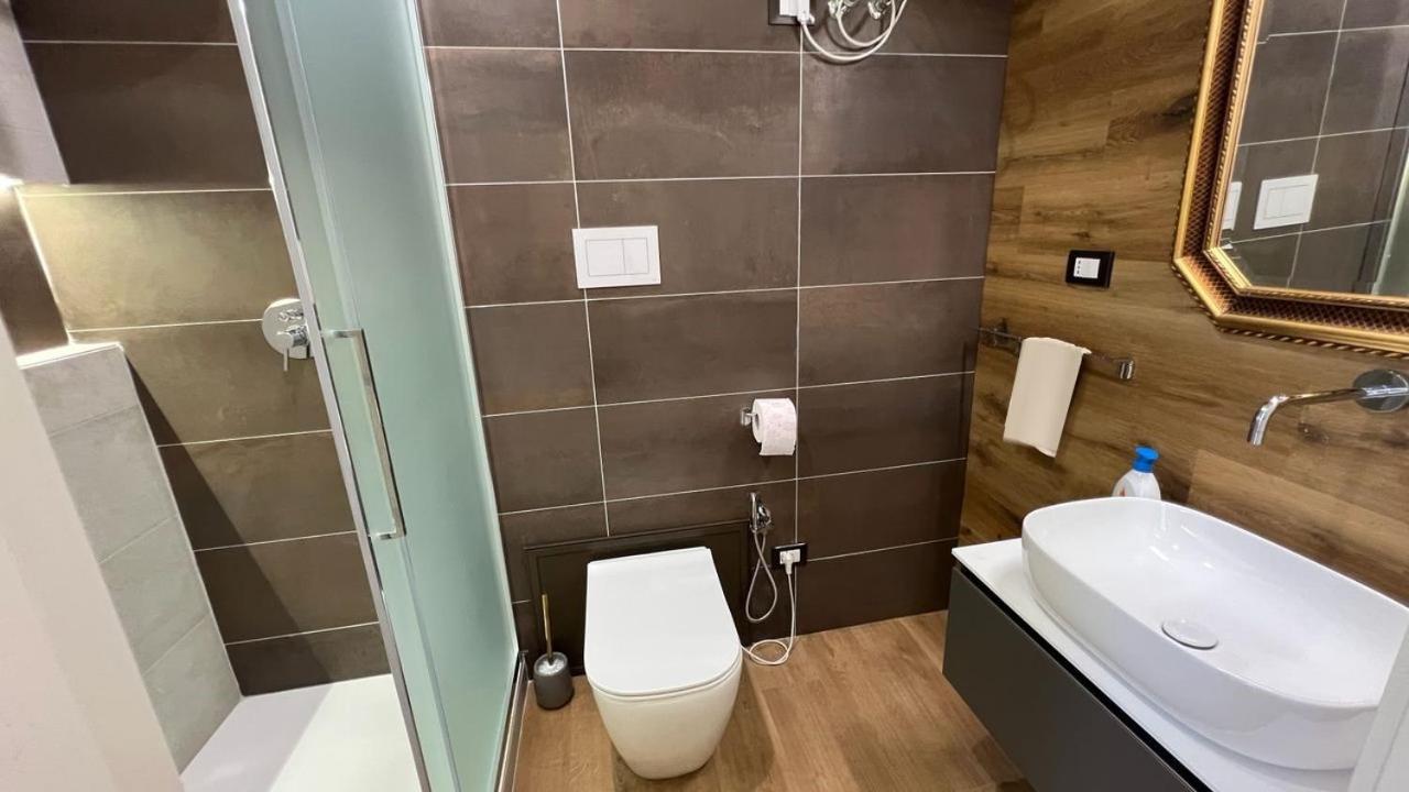 Le Stanze del Re en Palermo — bathroom