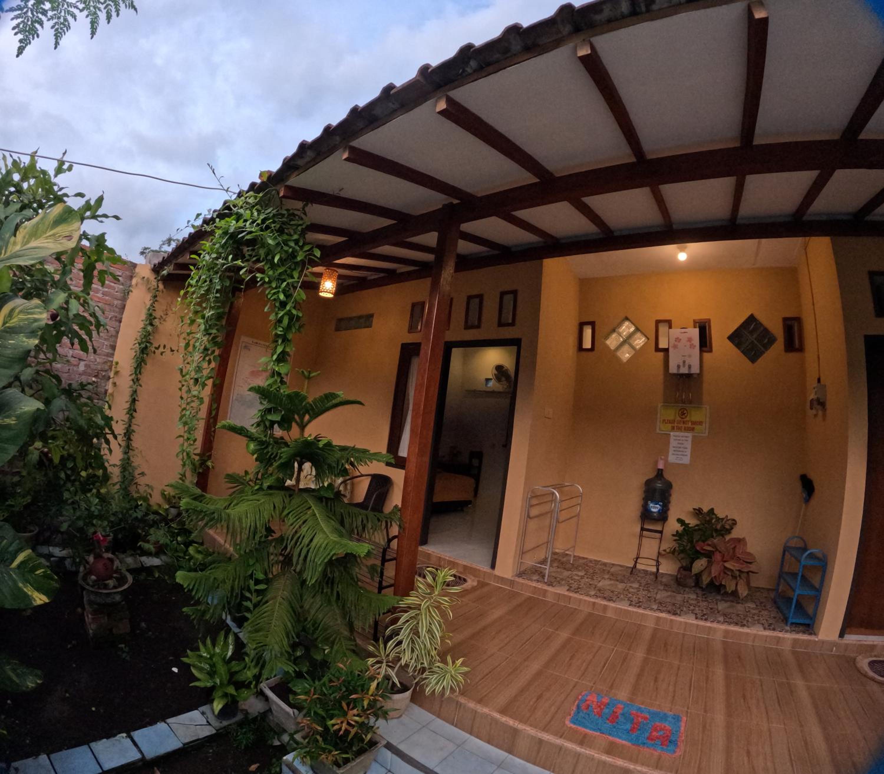 Nitha Homestay Near Train Station