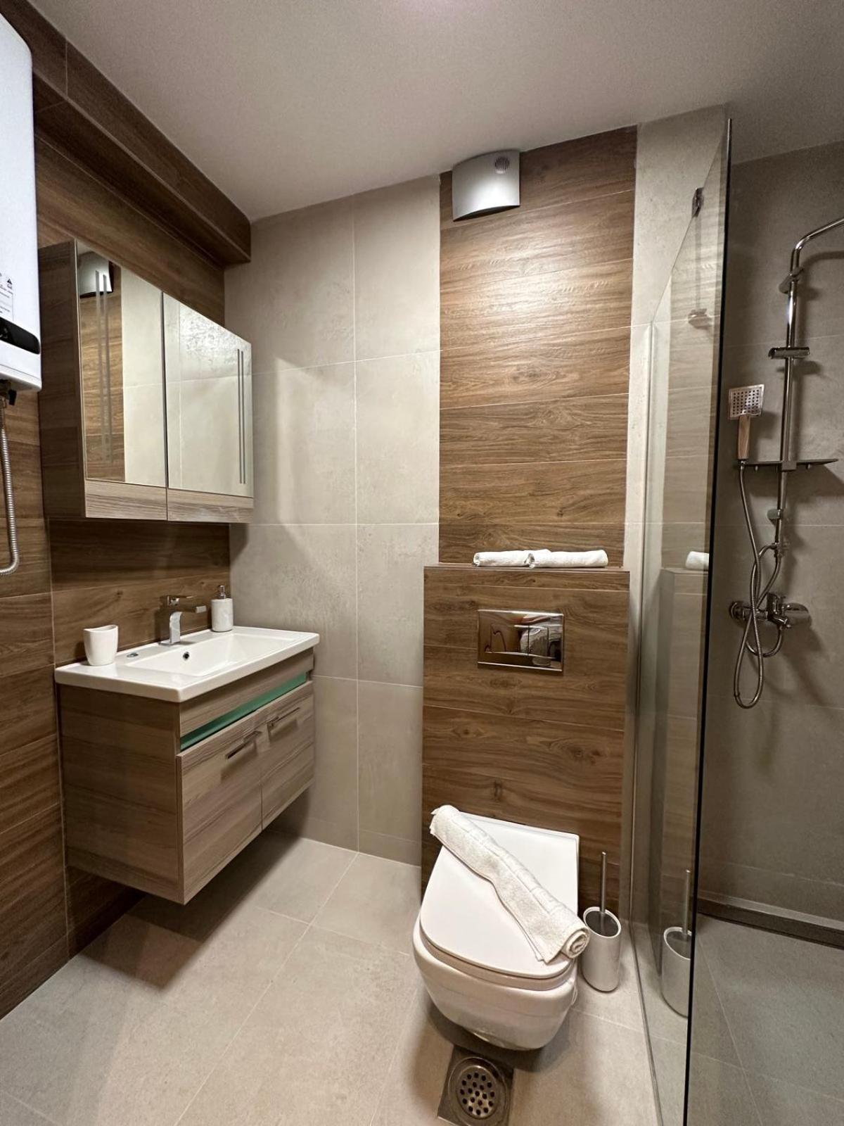 Golden Mountain Apartments view 5