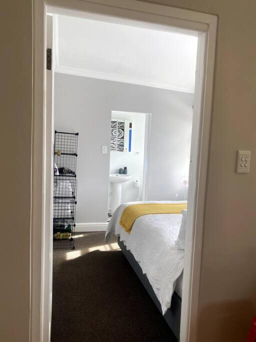 Milner Cottage: Digital Nomad Oasis view 2