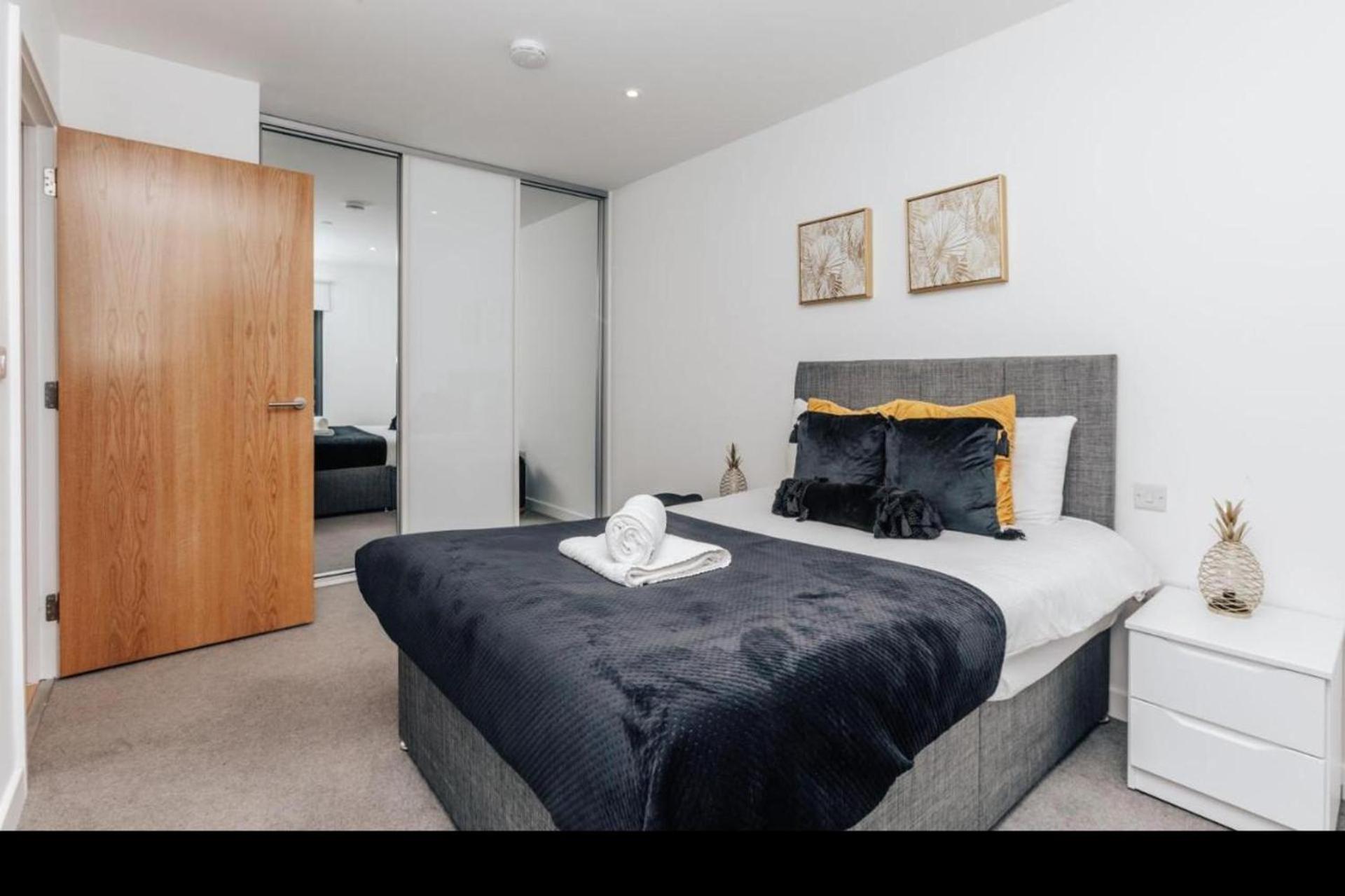 Birmingham City Centre - 3 Bed Apartment view 3