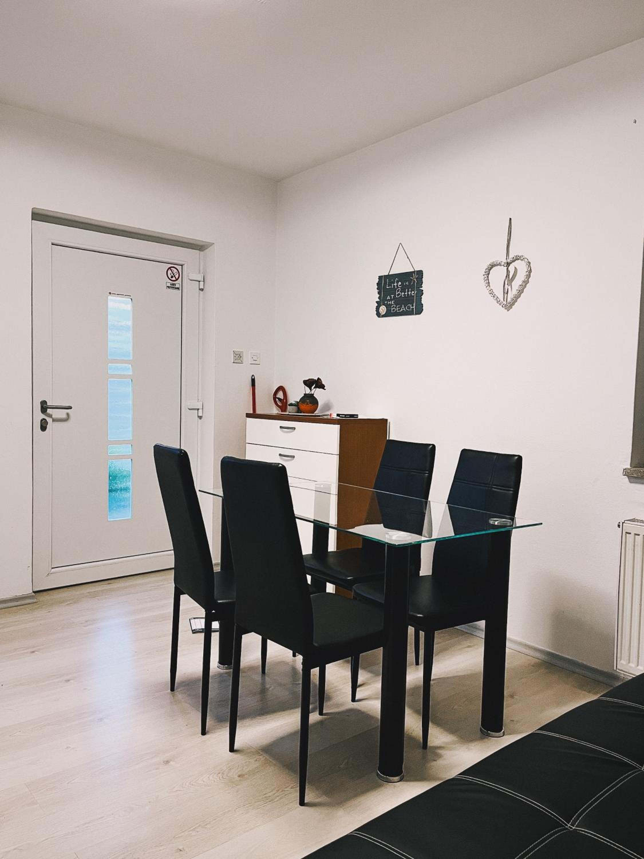 Pinny Apartment