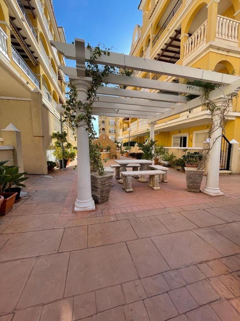Casa Amarela Guesthouse, Algorfa