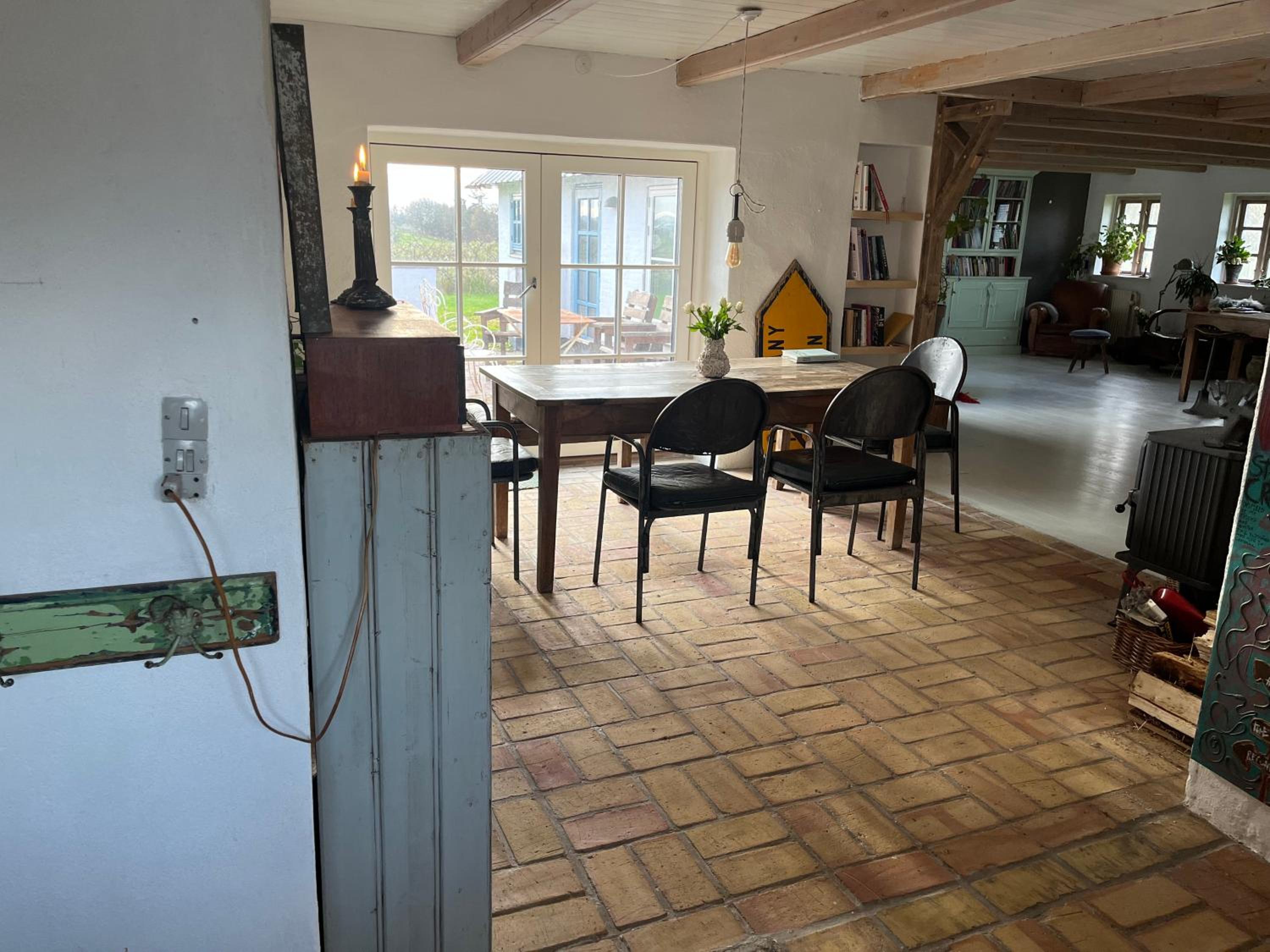 The Fishermen's House - charming and close to beach view 5