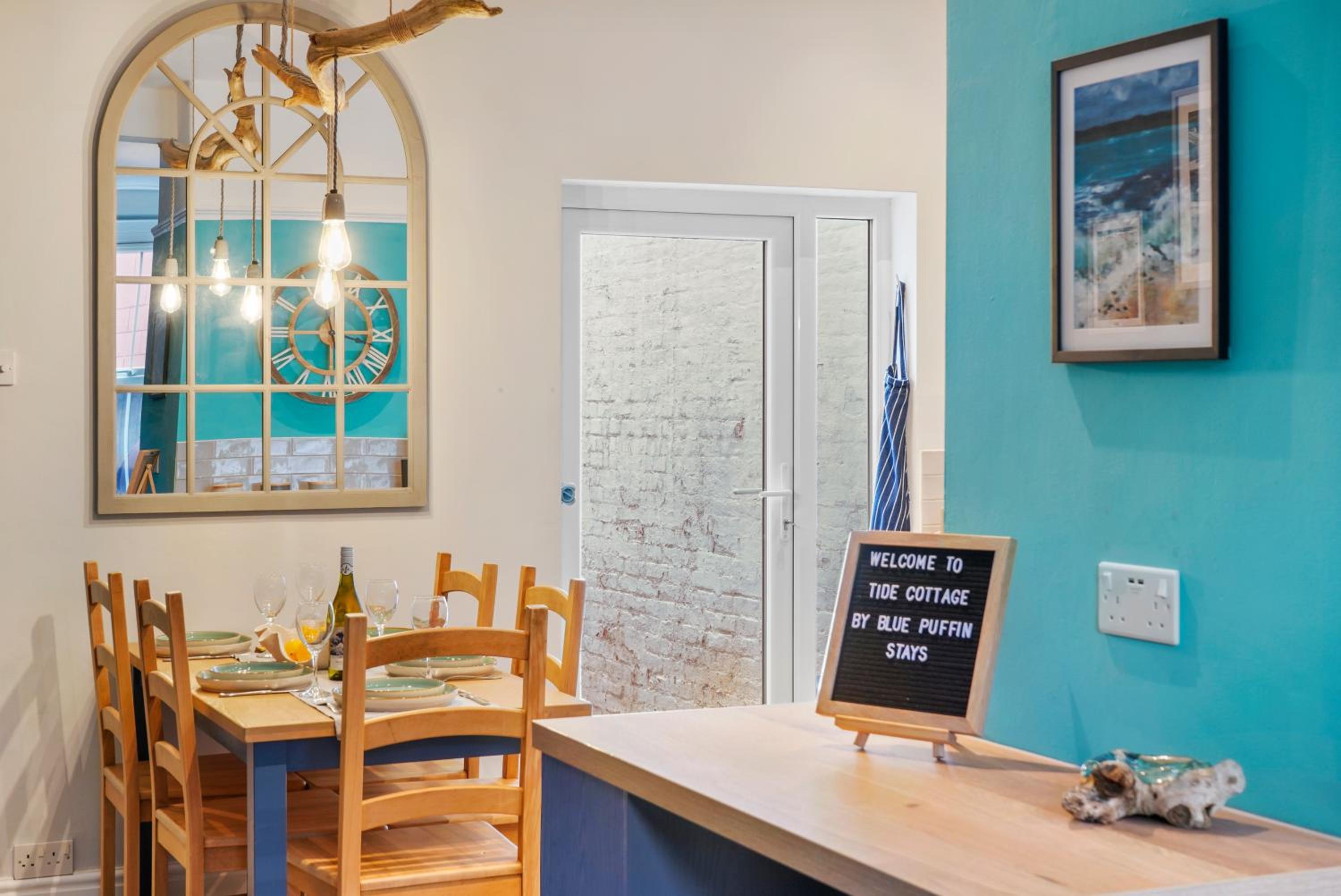 3-Bedroom Stylish & Spacious Townhouse, Perfect for Groups and Family, Sleeps 6 with Free On-Street Parking Permit, Southsea - WORK CONTRACTORS OFFER AVAIL