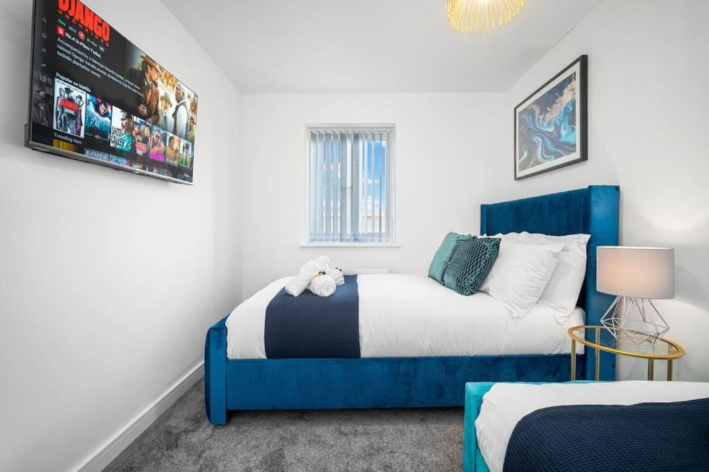 Contractors & Families Delight - Spacious 3-Bed Accommodation Sleeps 7, Snooker Table, Smart TV, Netflix, Parking, Derby City Centre view 2