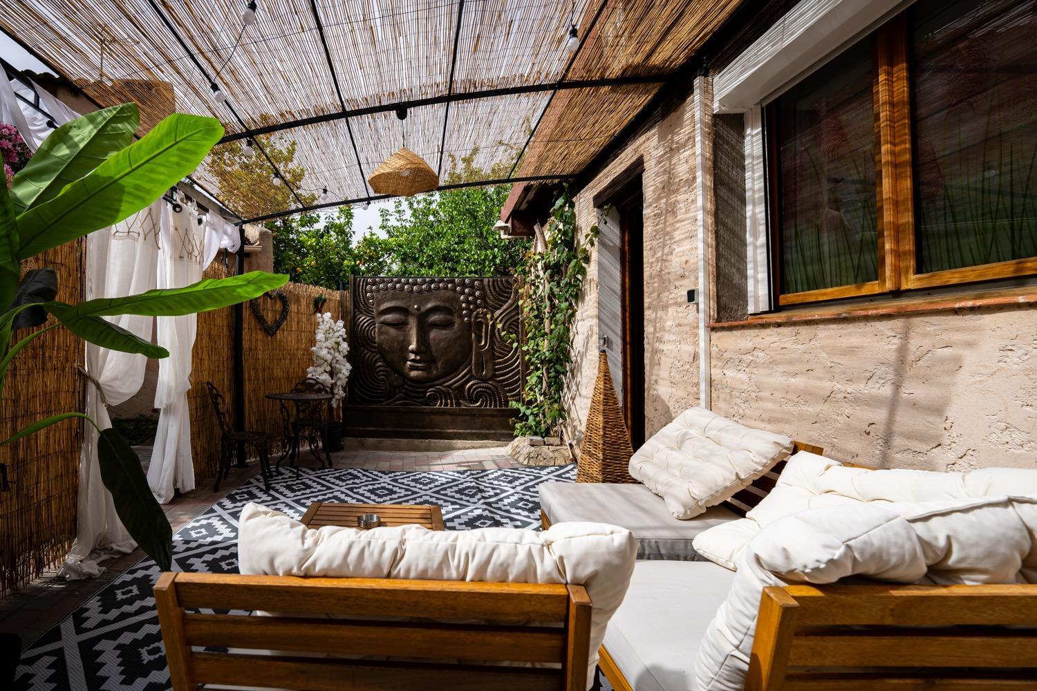 Studio romantique jacuzzi ou spa balneo privatif et jardin Au temps des cerises La Ciotat, photo 15