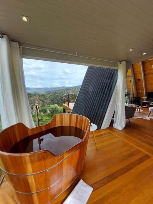 Casa Di Legno Cabana incrível com vista para as montanhas