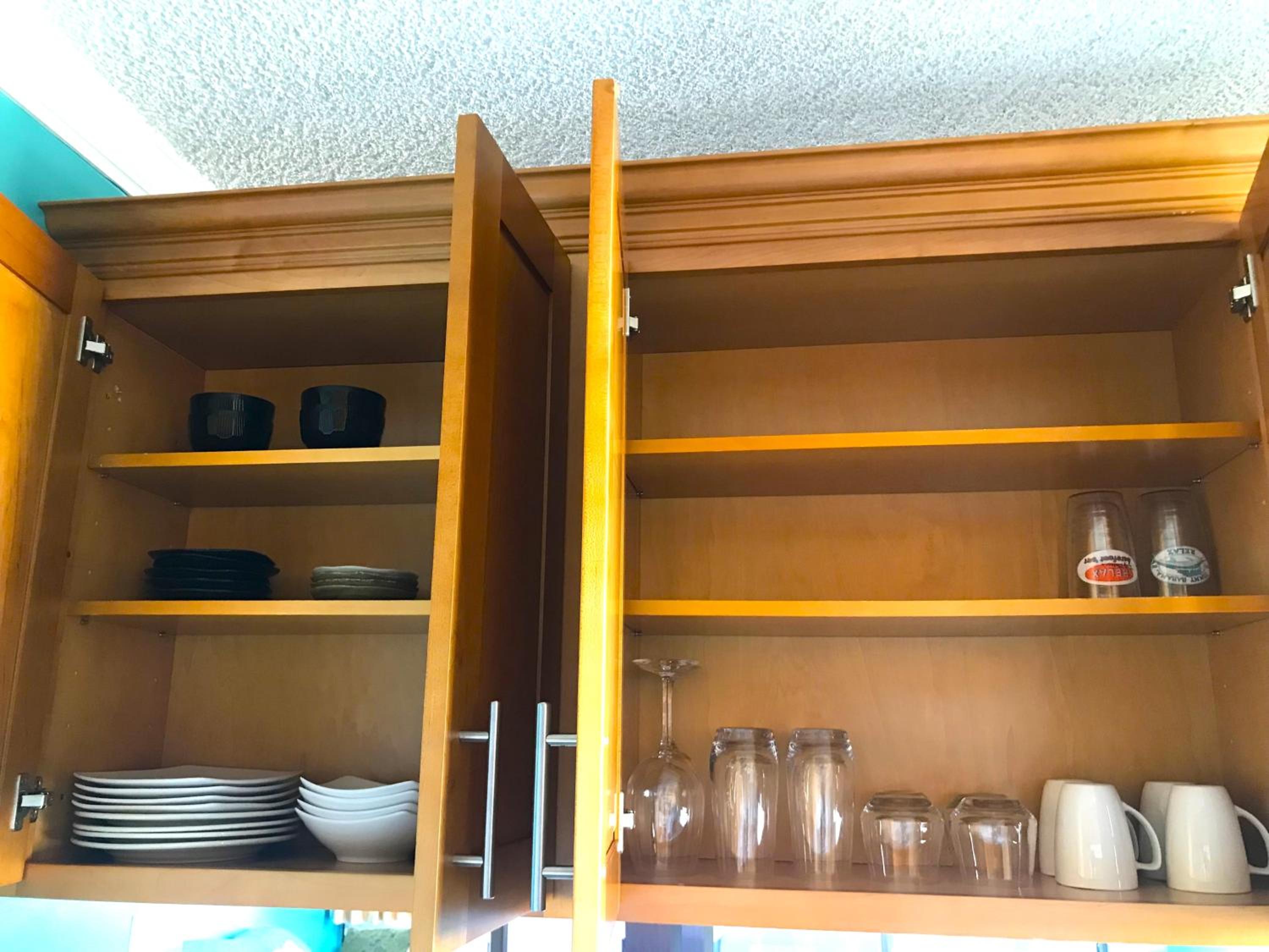 Royal Kuhio 1812 - 1BR with partial ocean view in the Heart of Waikiki with Free Parking! view 4