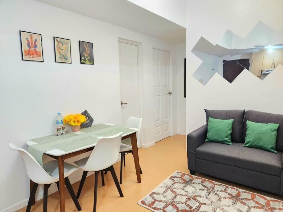 BGC Avant at The Fort Cosy and Vibrant 2BR near Burgos Circle view 3