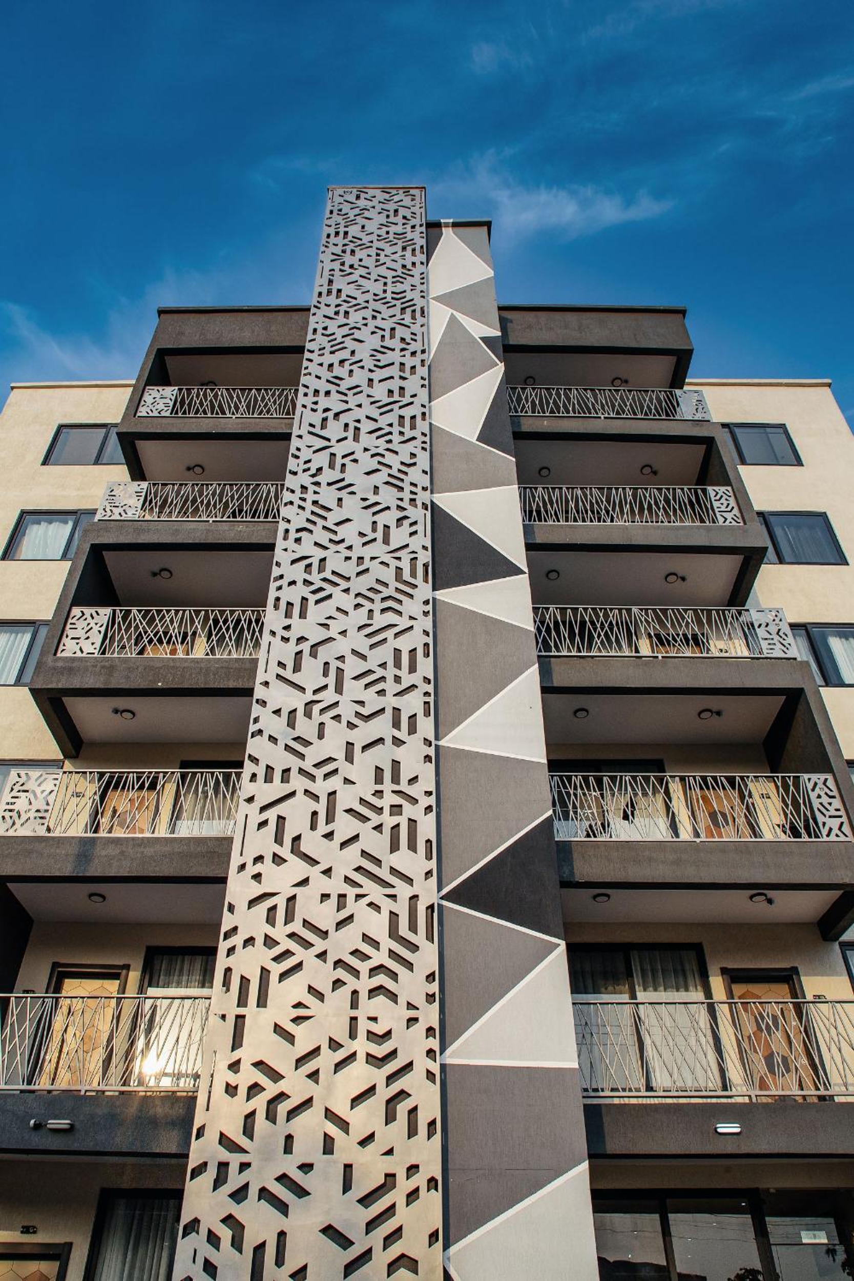 The Avery Apartments at Odomaa Place B, East Airport view 3