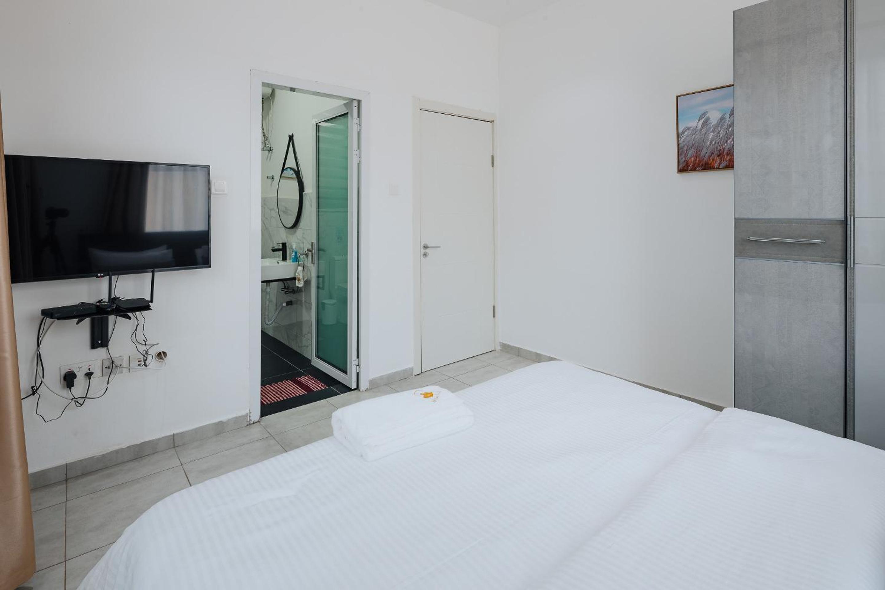 The Avery Apartments at Odomaa Place B, East Airport view 5
