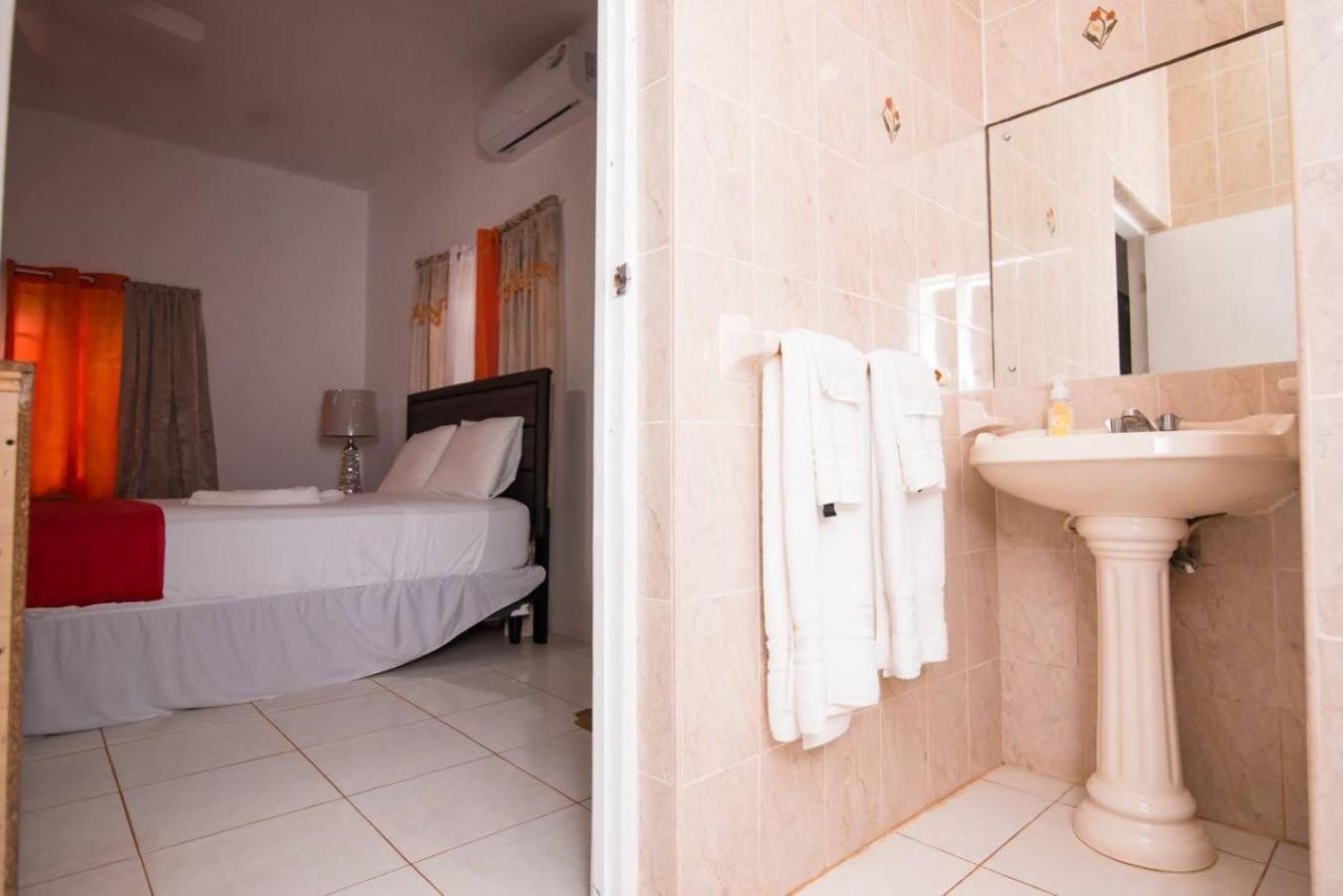 Suzette Guesthouse Accommodations