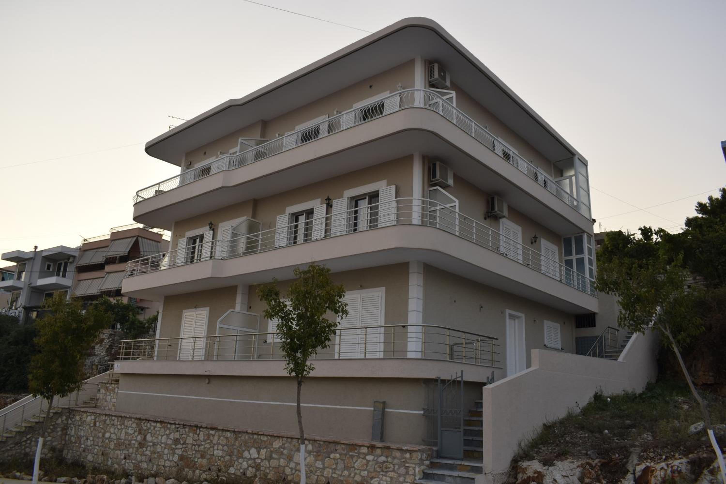 Isabela Apartments