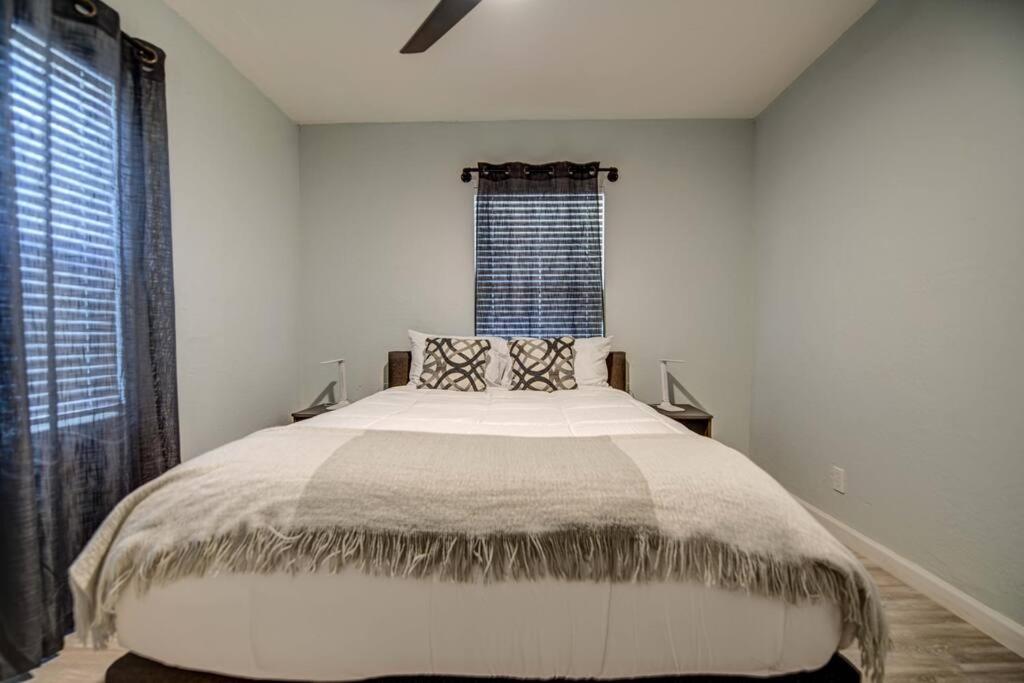 Modern Home-Downtown-3 Bedroom- King Bed view 2