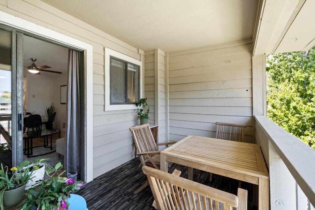 Hotel Peaceful Treetop Condo - 2br/2ba - Image 1