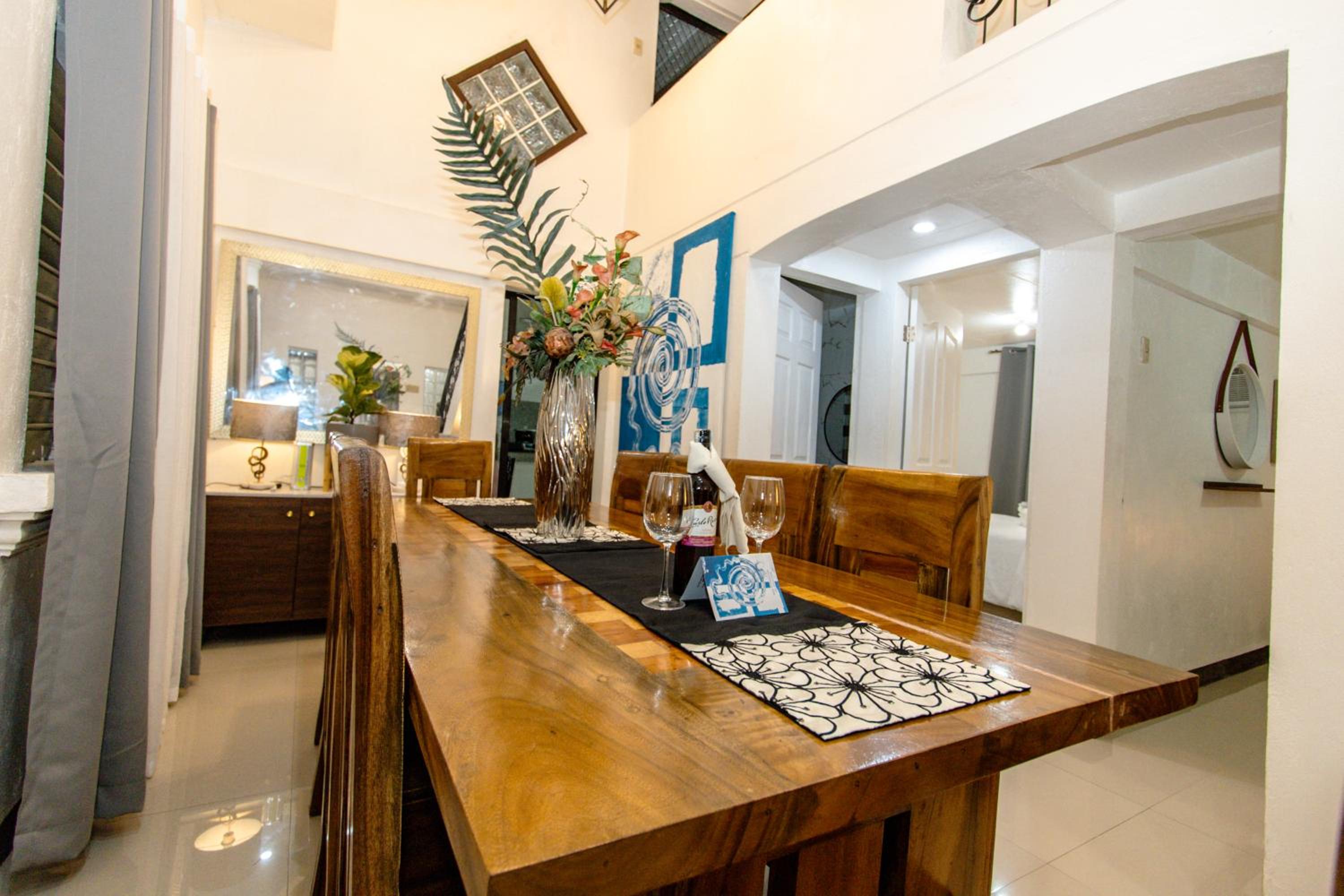 Whitehaus BnB