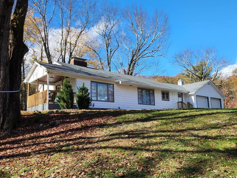 Near Marist/Vassar/Culinary Inst./Historic Sites! view 2