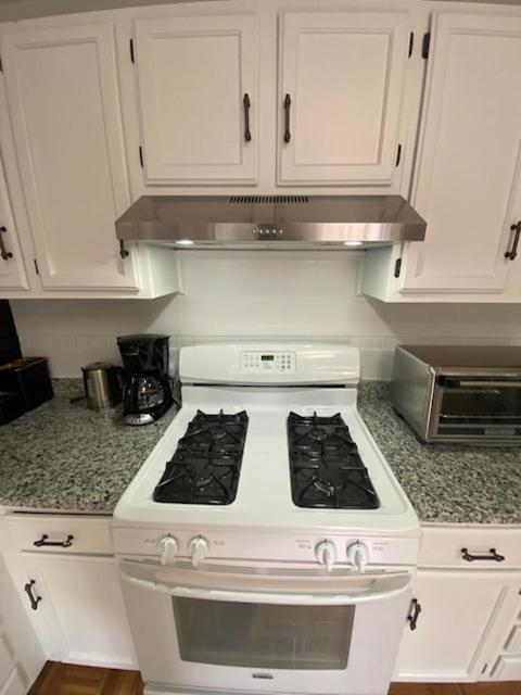 Boston Vacations - Boston 2bd- Walk to Harvard, MIT, subway Parking - Property Image 1