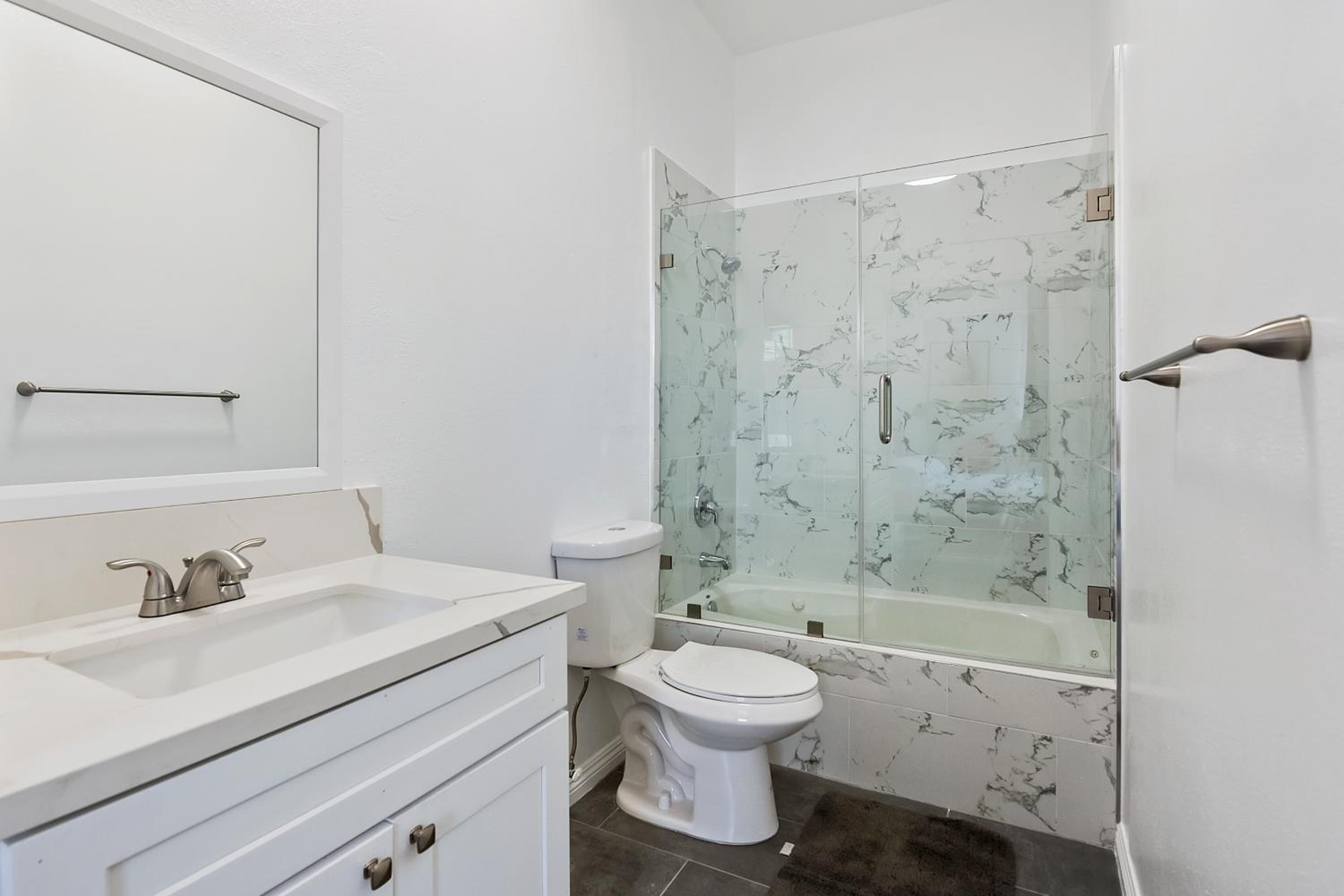 Private 1bedroom for rent in a 3bedroom 2bath unit to share with roommate