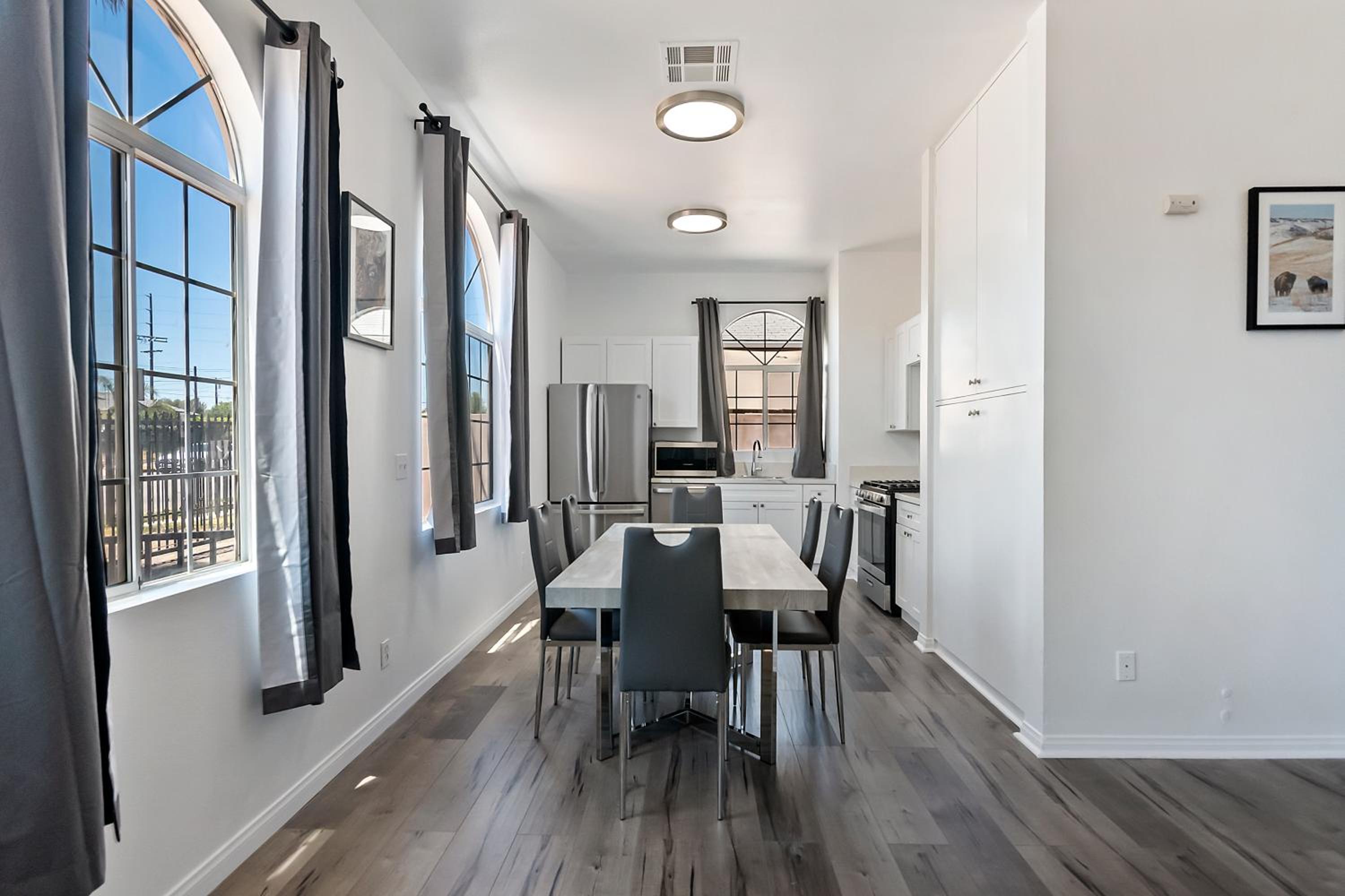 Private 1bedroom for rent in a 3bedroom 2bath unit to share with roommate