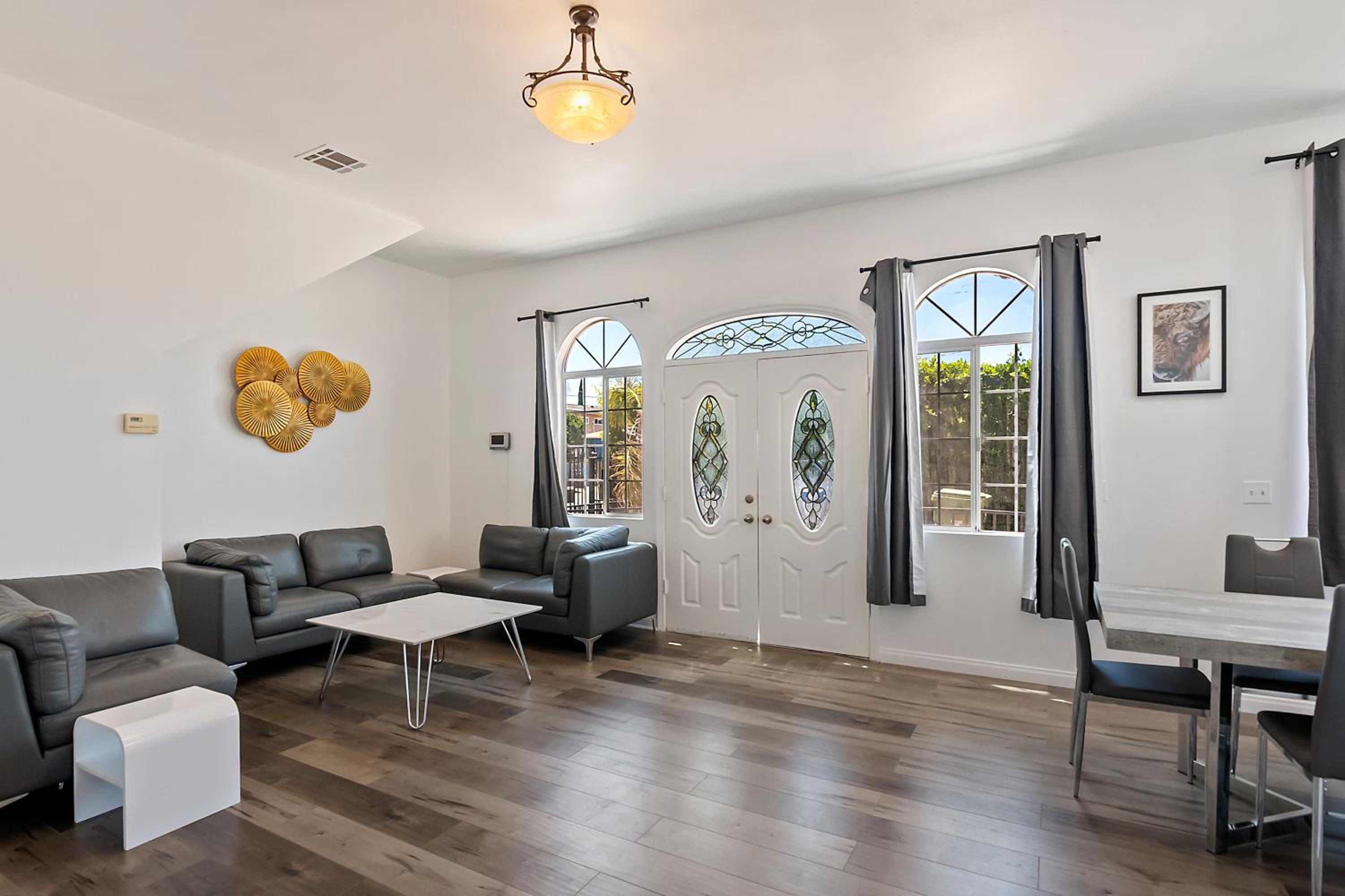 Private 1bedroom for rent in a 3bedroom 2bath unit to share with roommate