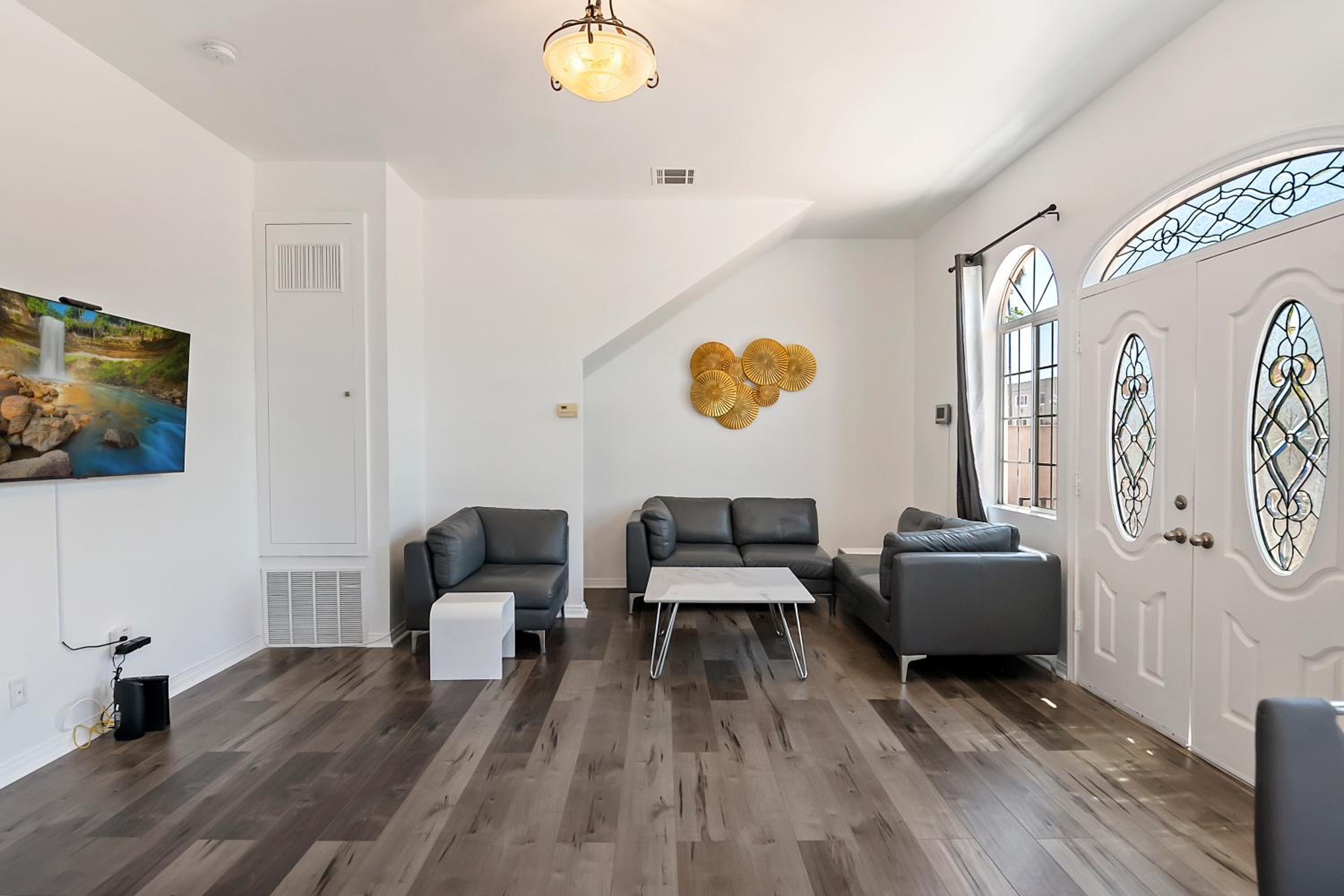 Private 1bedroom for rent in a 3bedroom 2bath unit to share with roommate