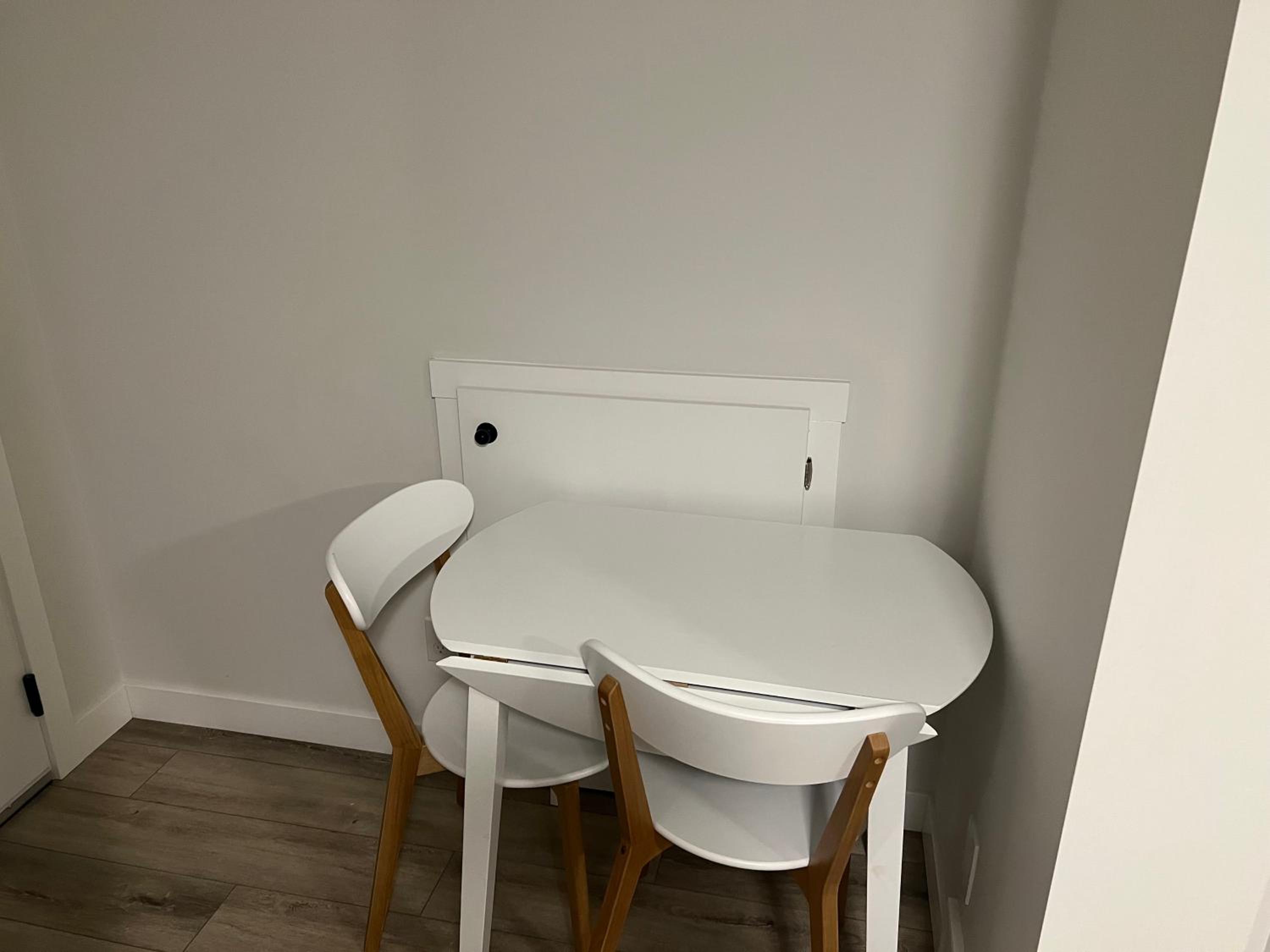 Cozy New Suite in NW Calgary