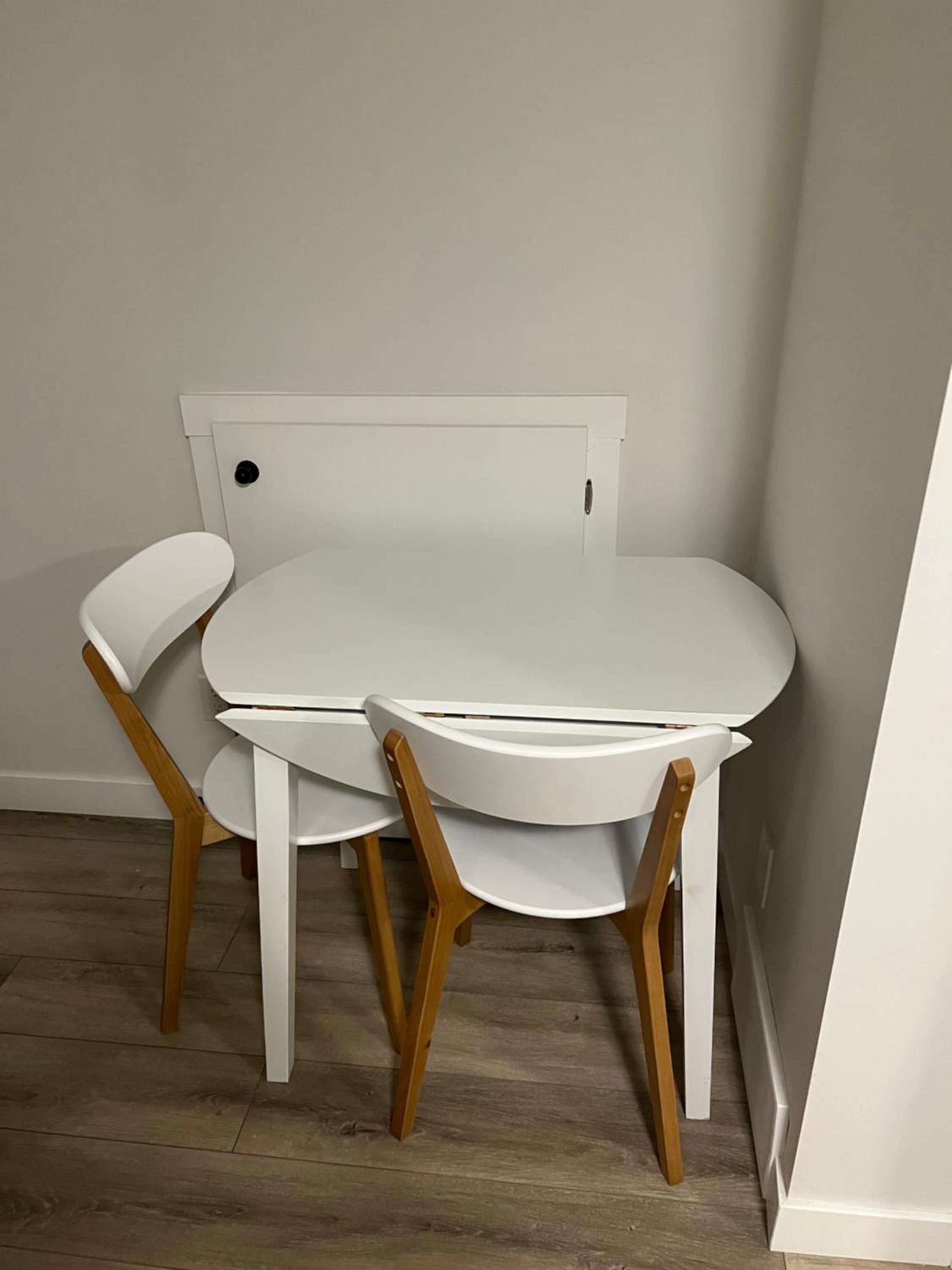Cozy New Suite in NW Calgary