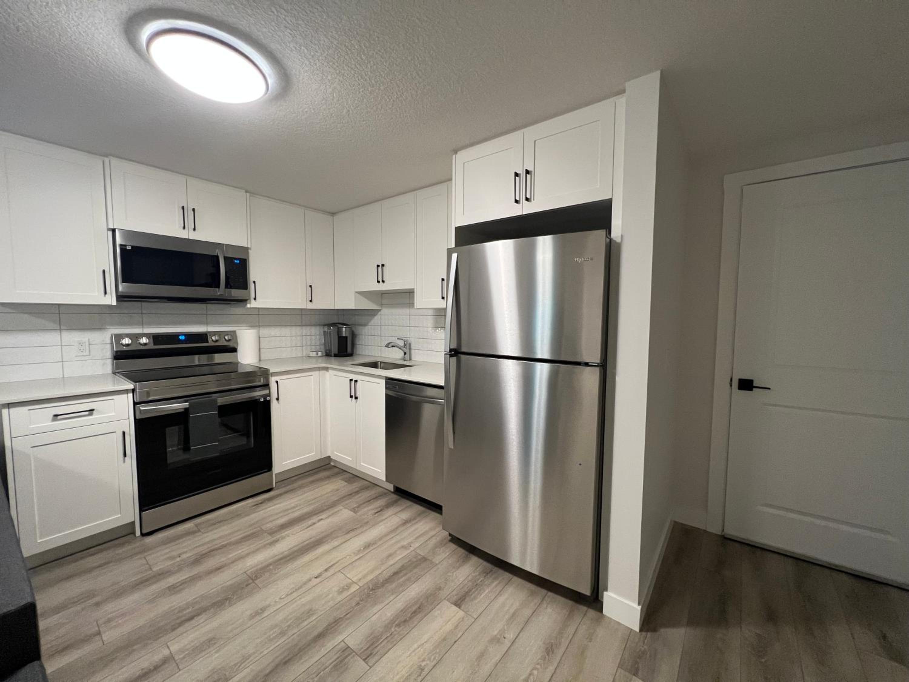Cozy New Suite in NW Calgary