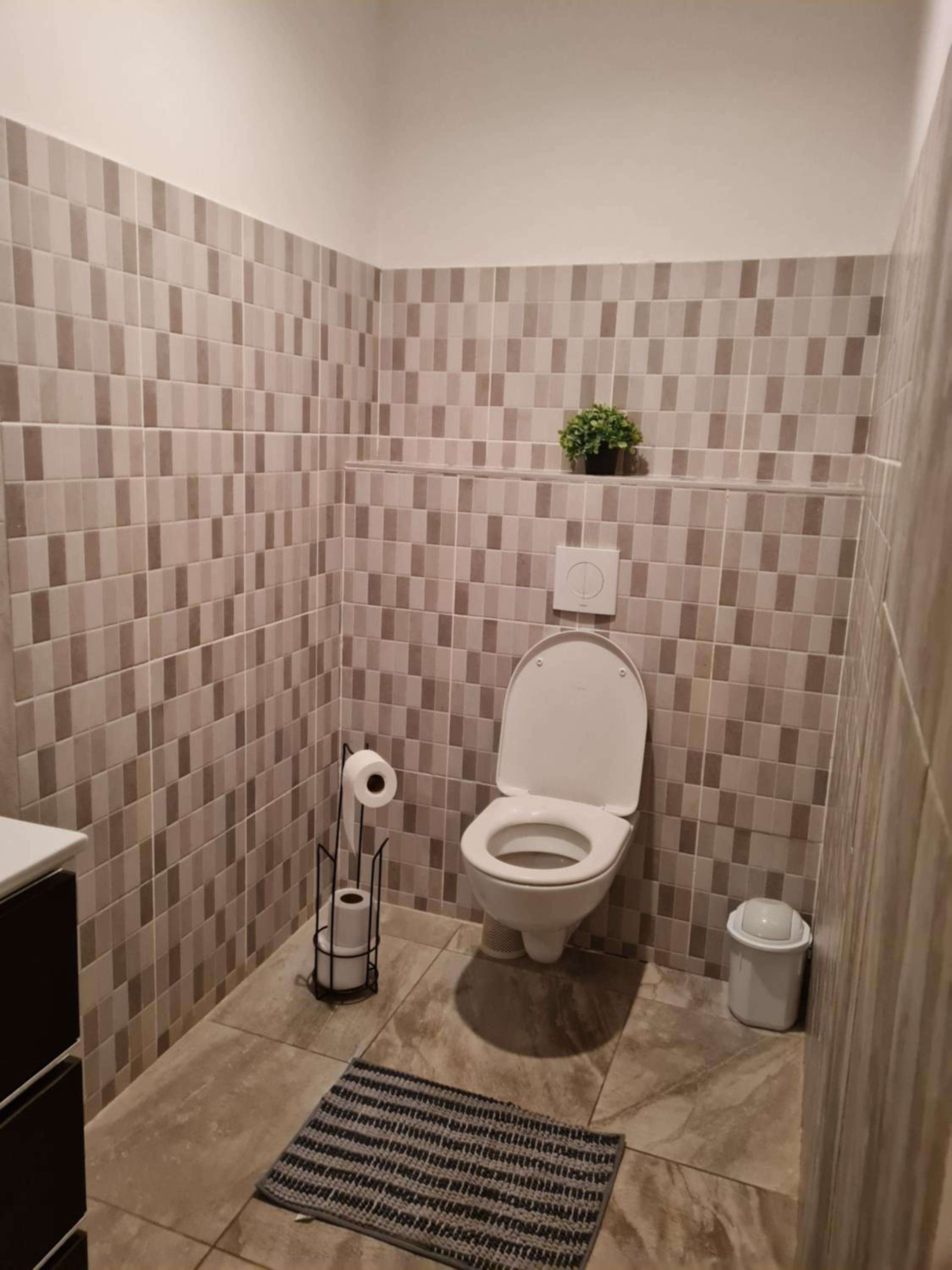 THE NICHE APARTMENTS
