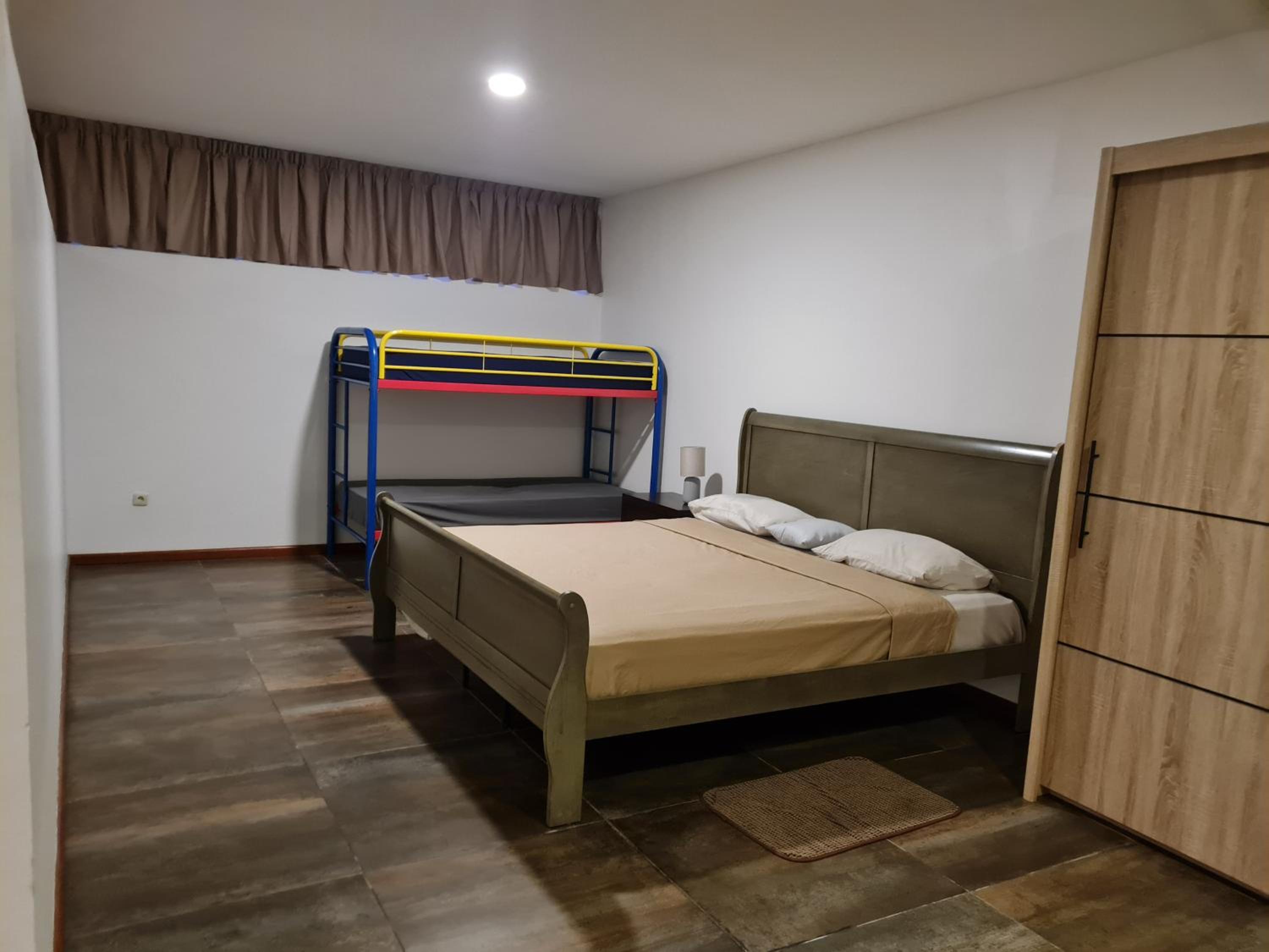 THE NICHE APARTMENTS